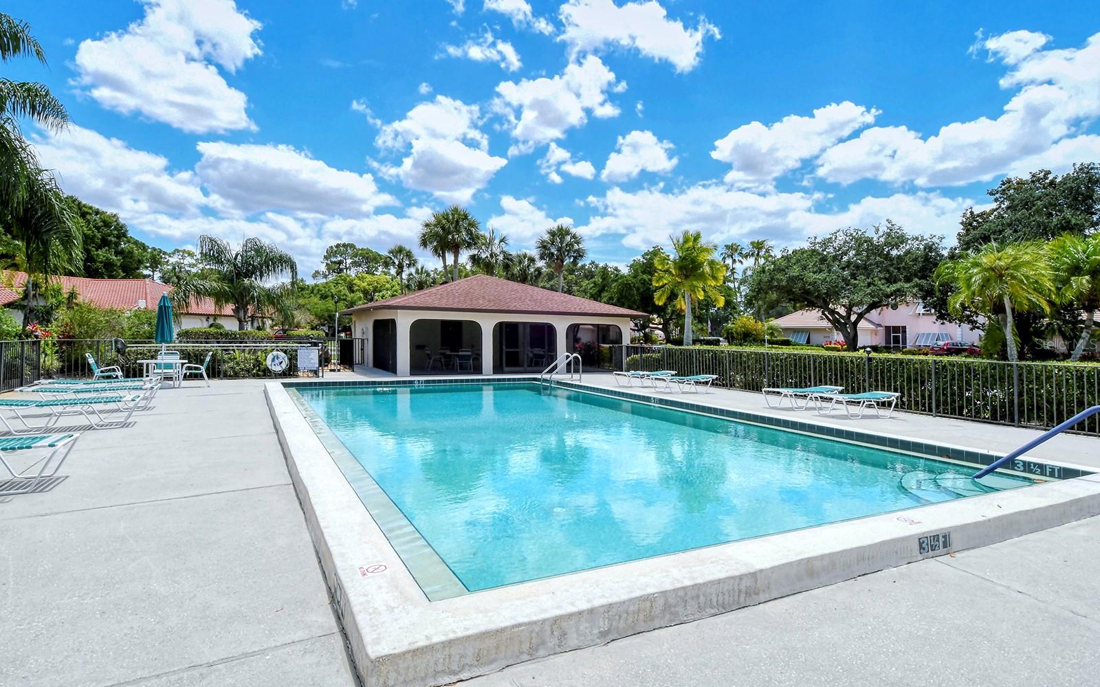5575 GOLF POINTE DR, SARASOTA, FL, 34243