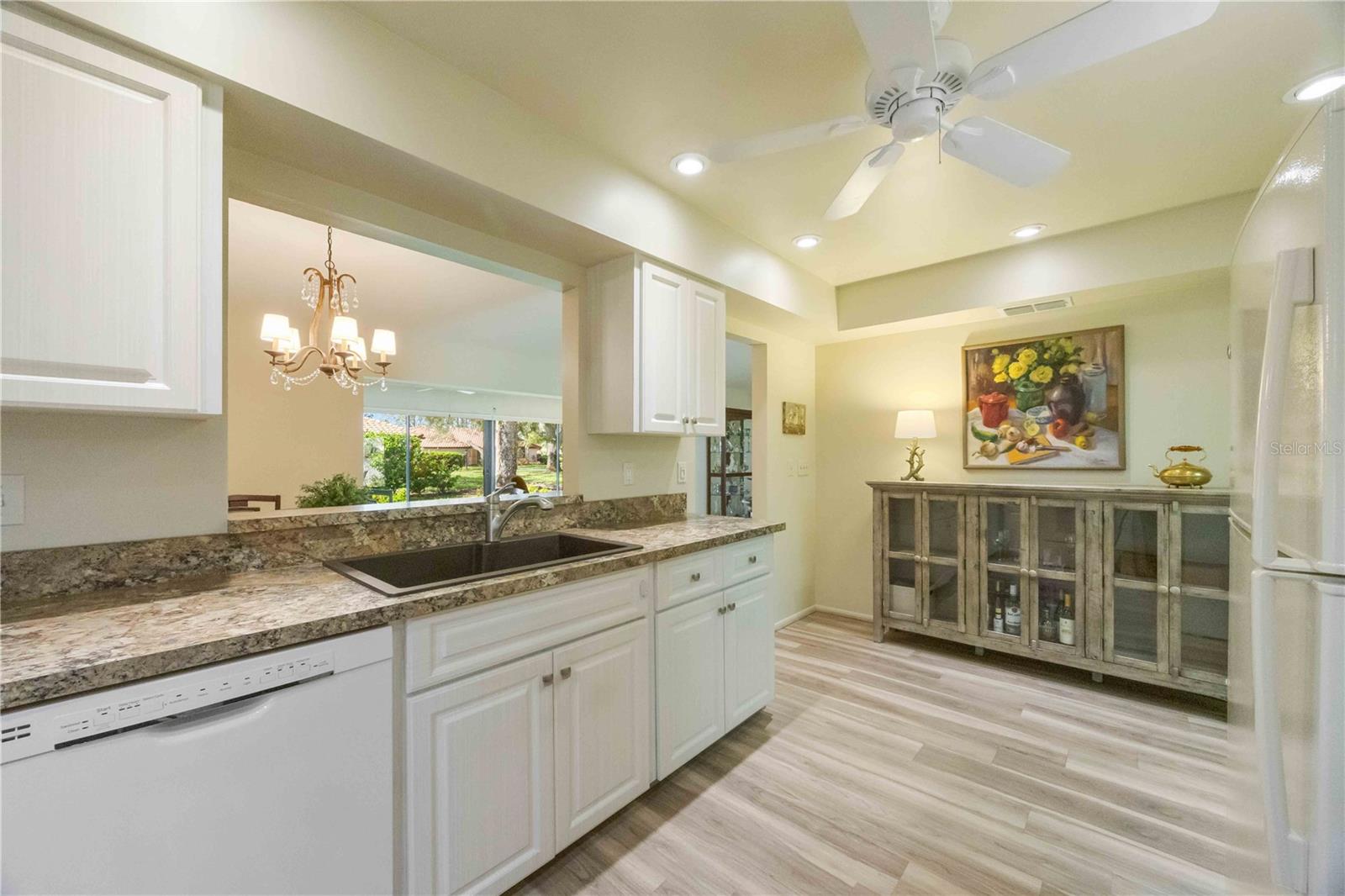 5575 GOLF POINTE DR, SARASOTA, FL, 34243
