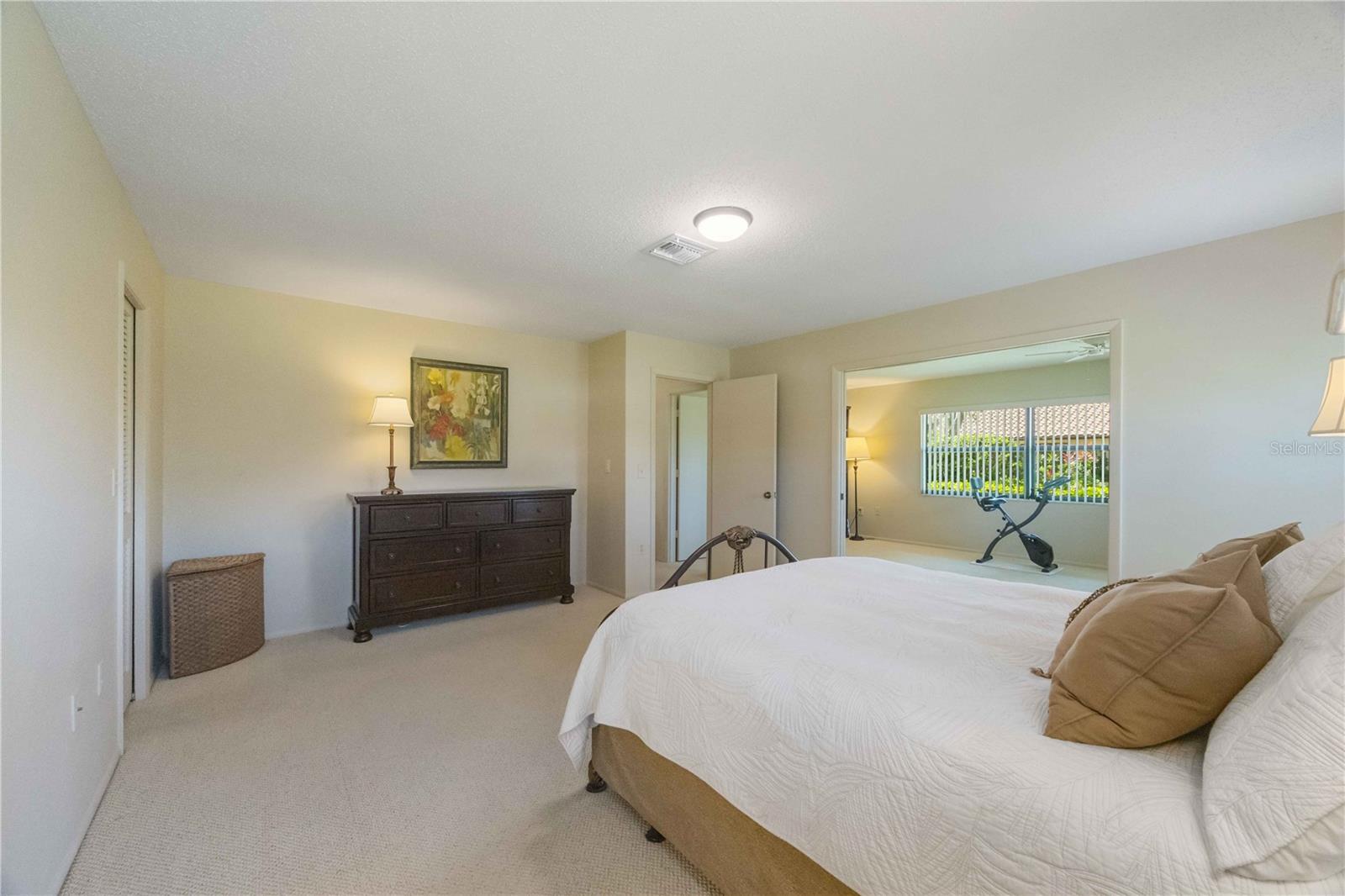 5575 GOLF POINTE DR, SARASOTA, FL, 34243