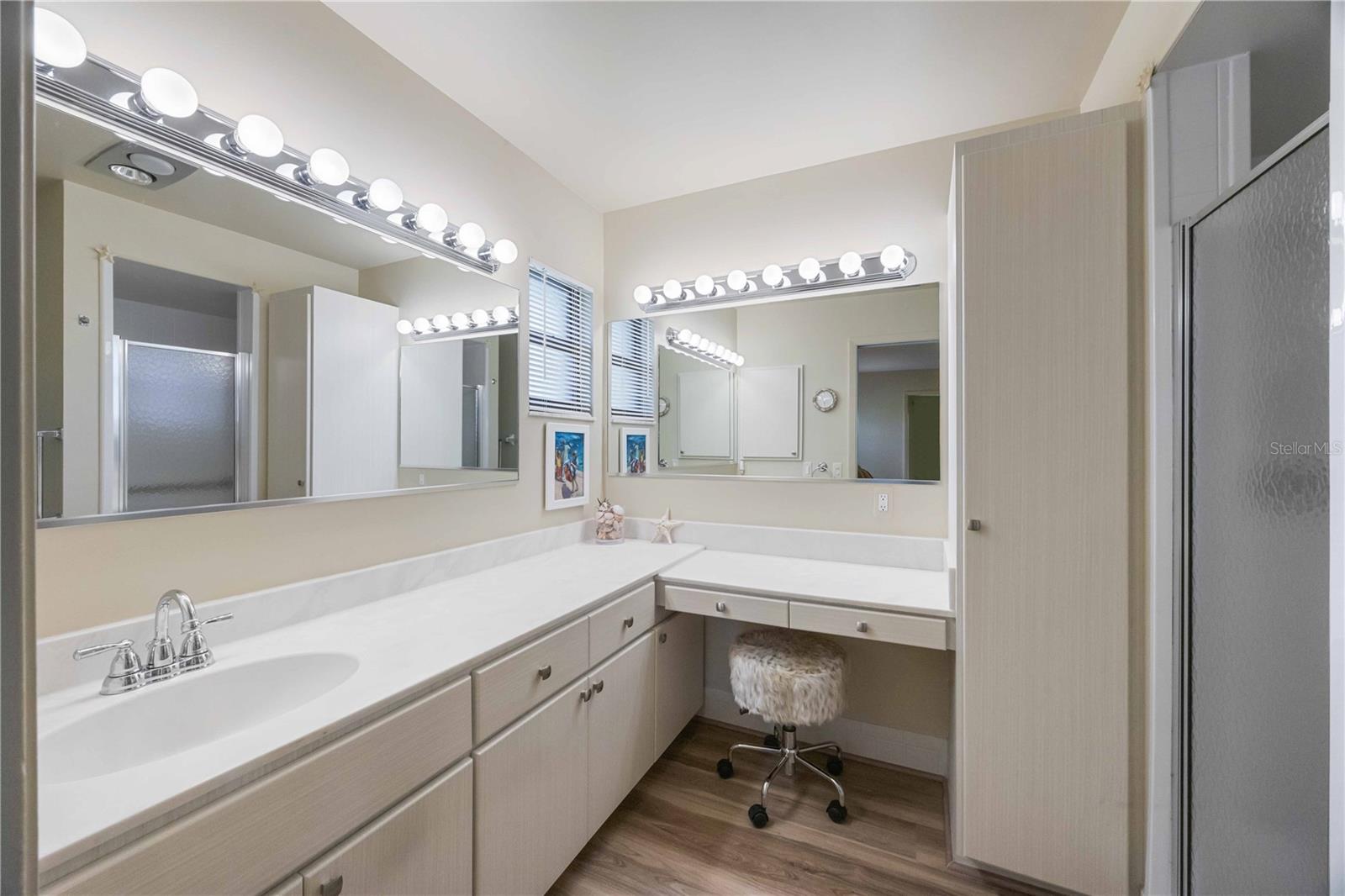 5575 GOLF POINTE DR, SARASOTA, FL, 34243