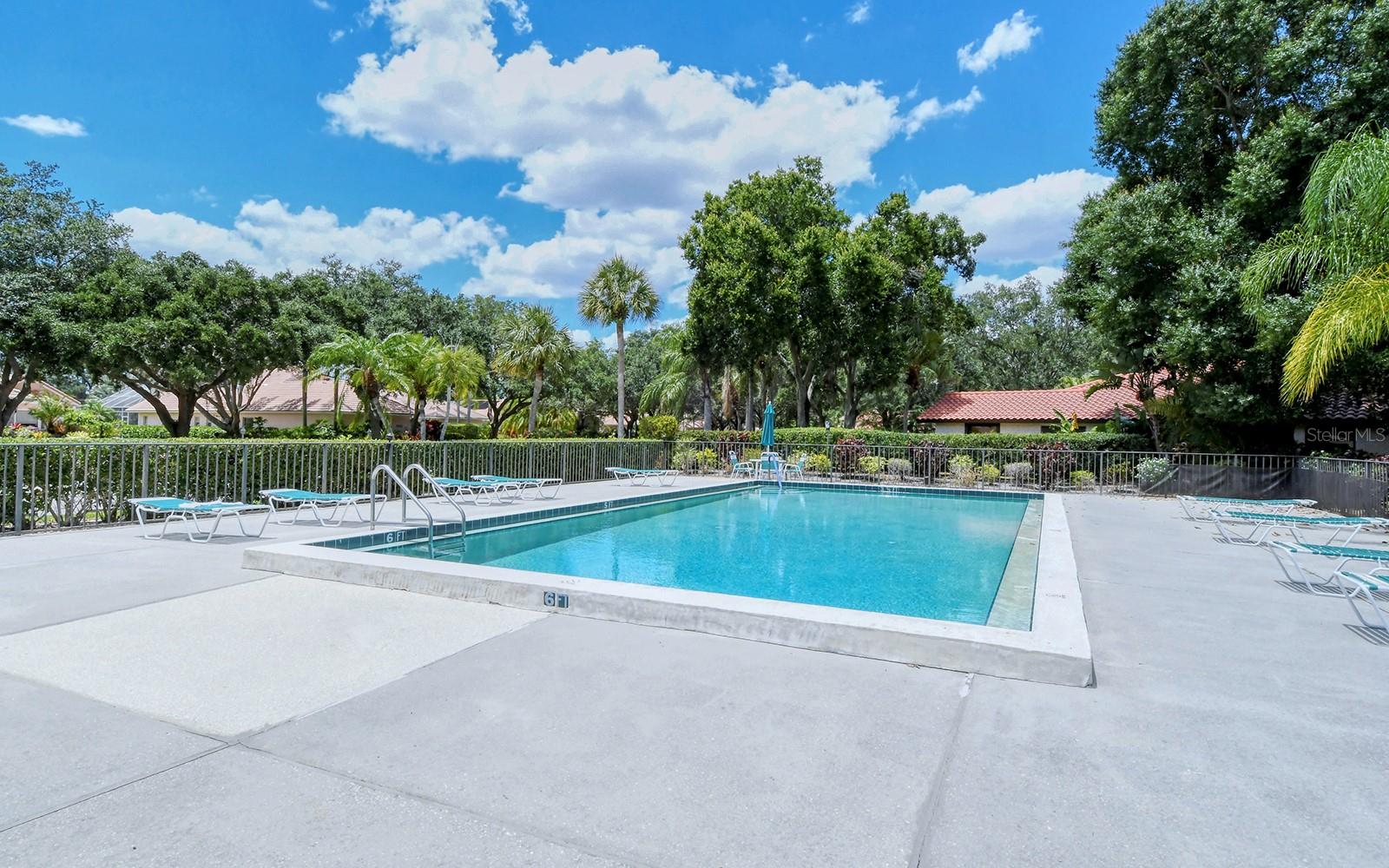 5575 GOLF POINTE DR, SARASOTA, FL, 34243