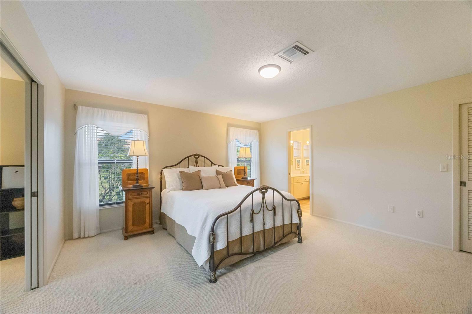 5575 GOLF POINTE DR, SARASOTA, FL, 34243