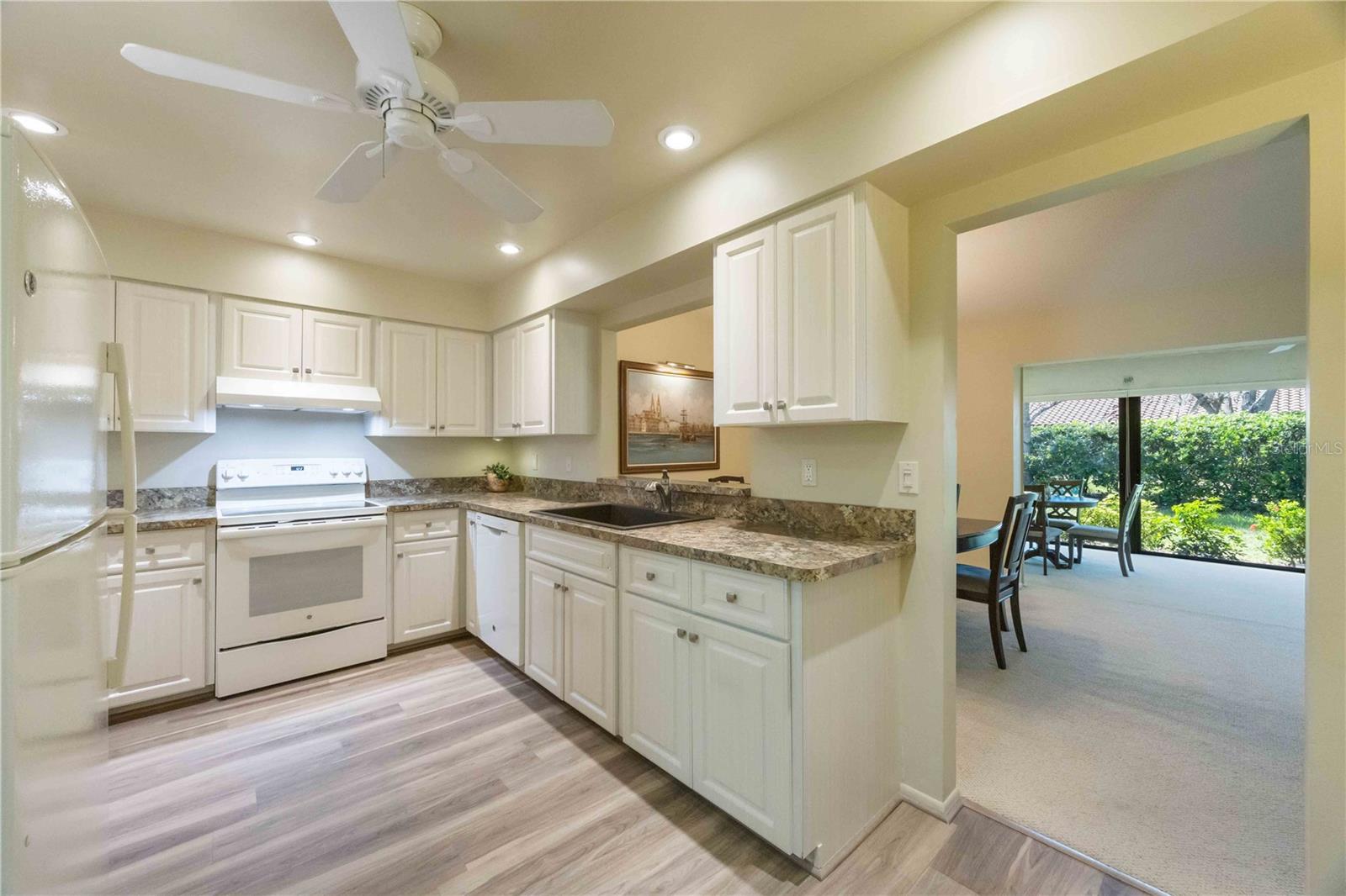 5575 GOLF POINTE DR, SARASOTA, FL, 34243