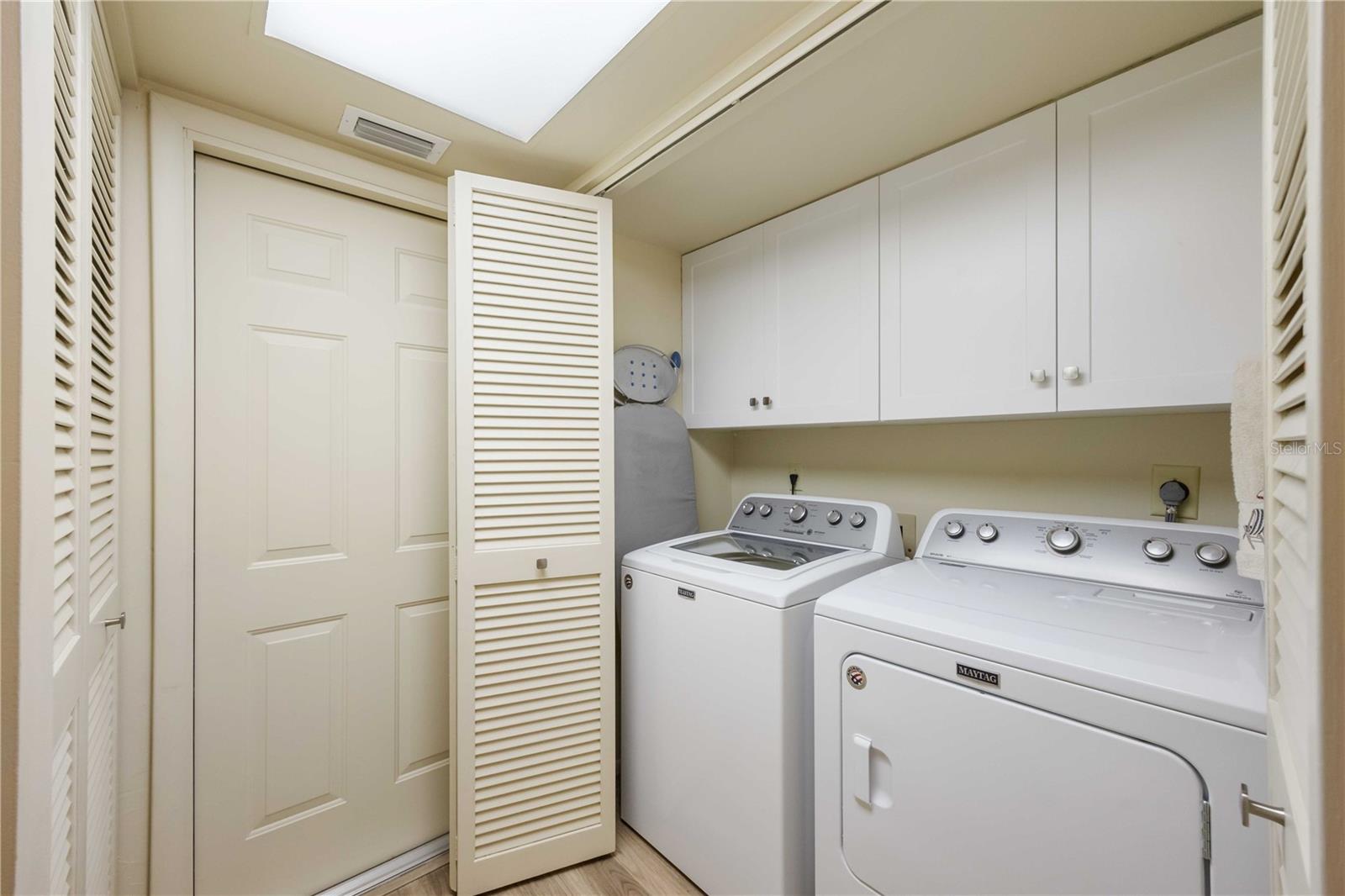 5575 GOLF POINTE DR, SARASOTA, FL, 34243