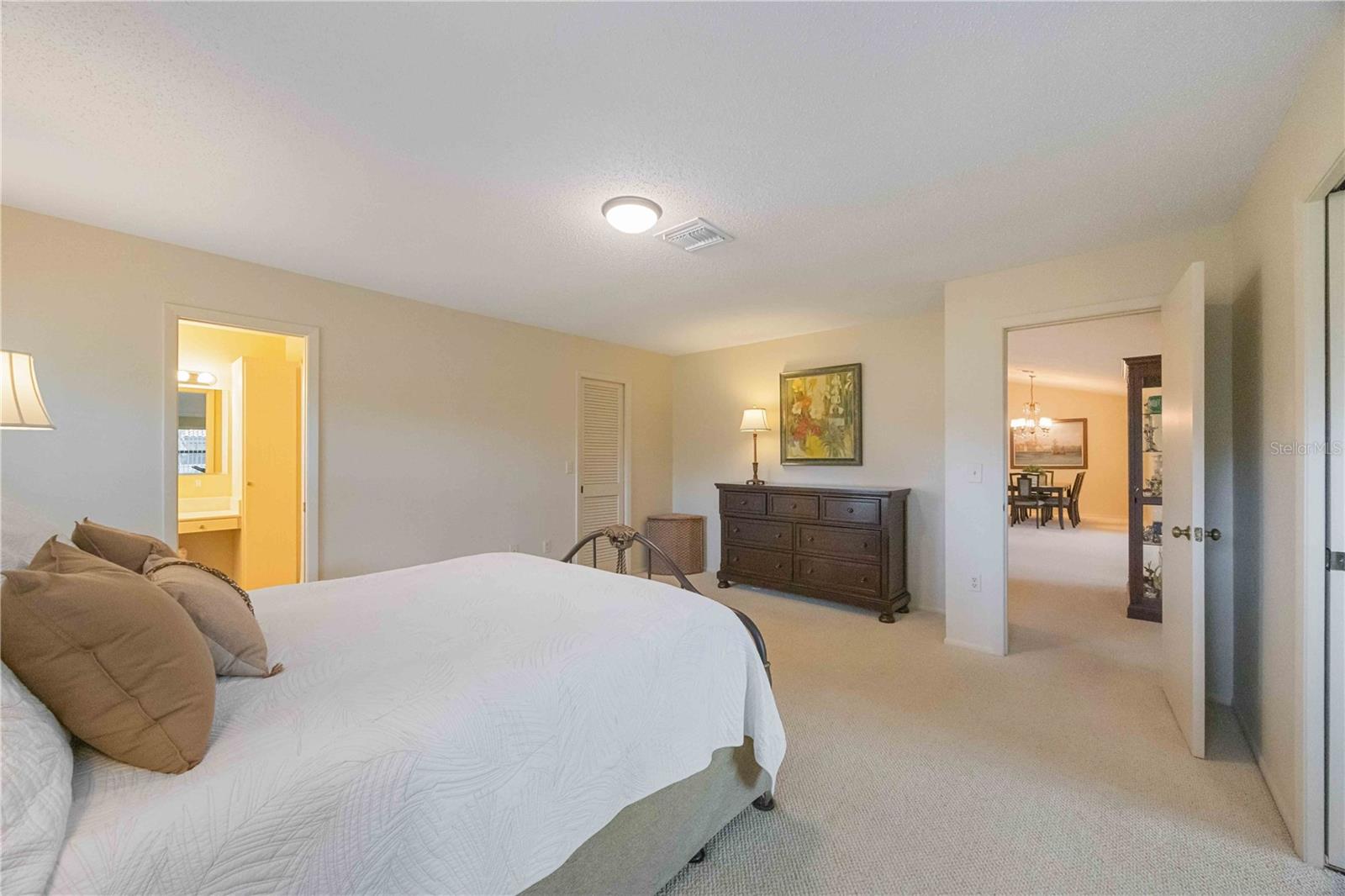 5575 GOLF POINTE DR, SARASOTA, FL, 34243