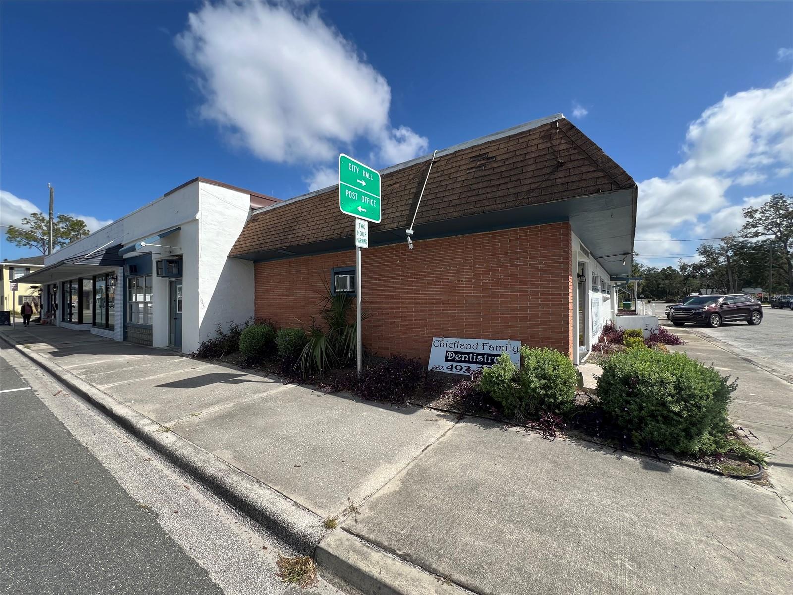 2 SE 1ST ST, CHIEFLAND, FL, 32626