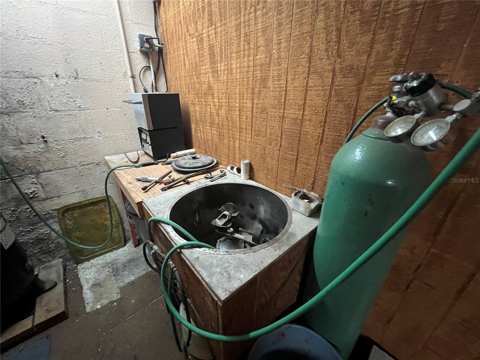 2 SE 1ST ST, CHIEFLAND, FL, 32626