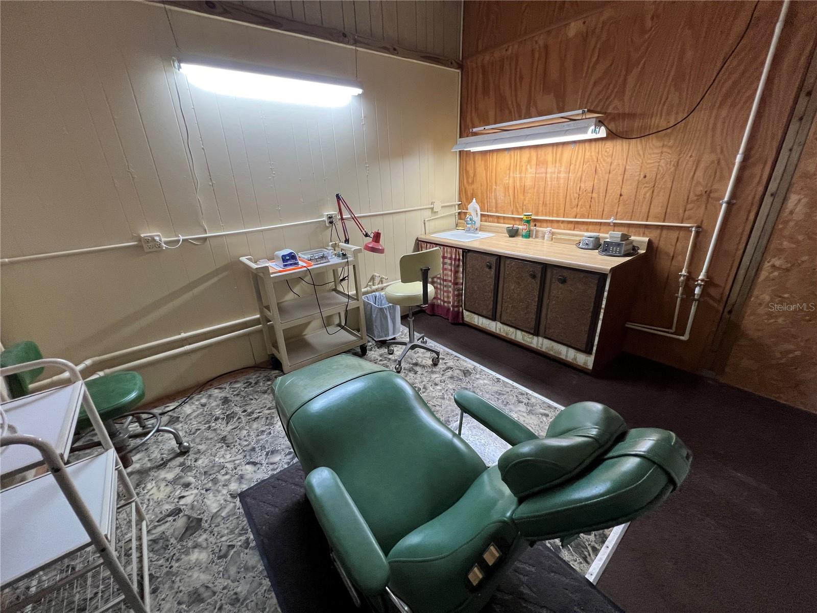 2 SE 1ST ST, CHIEFLAND, FL, 32626