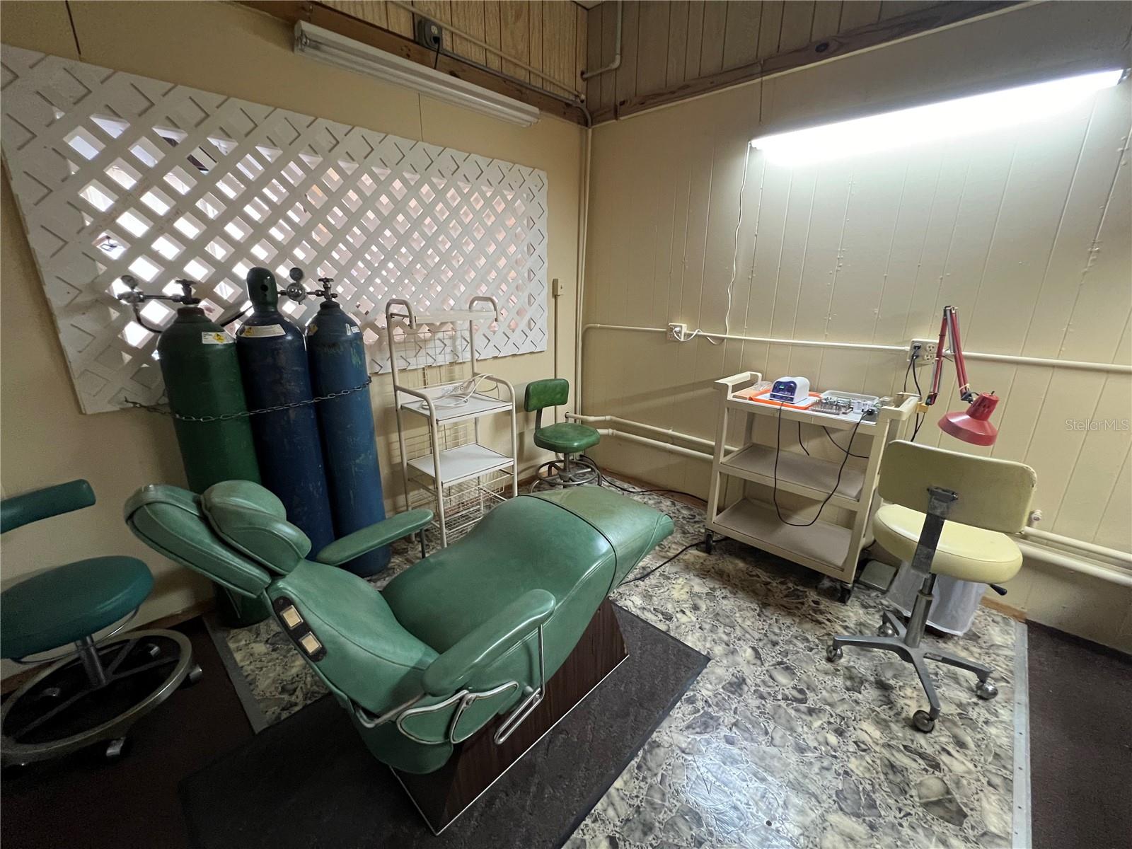 2 SE 1ST ST, CHIEFLAND, FL, 32626