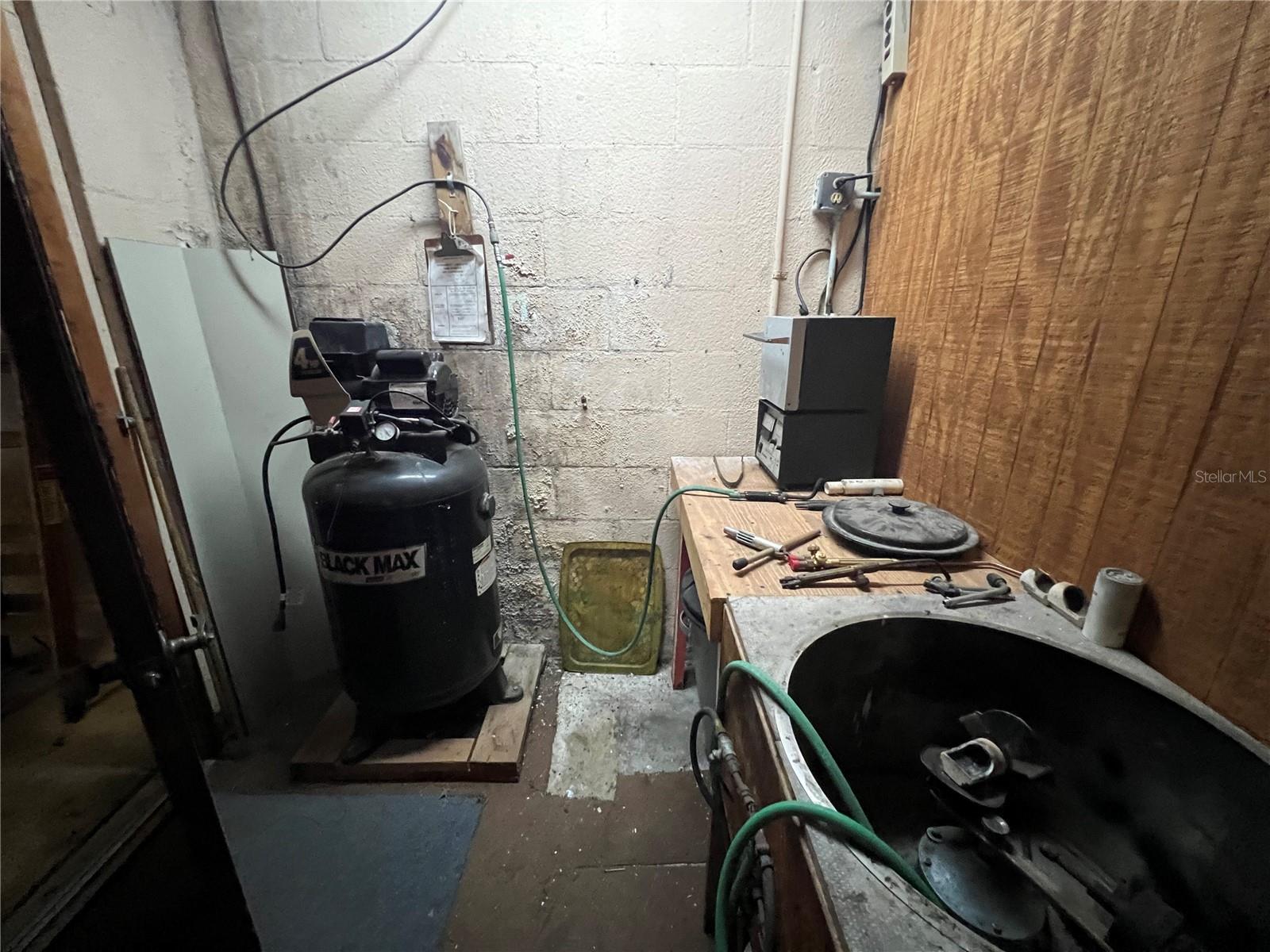 2 SE 1ST ST, CHIEFLAND, FL, 32626