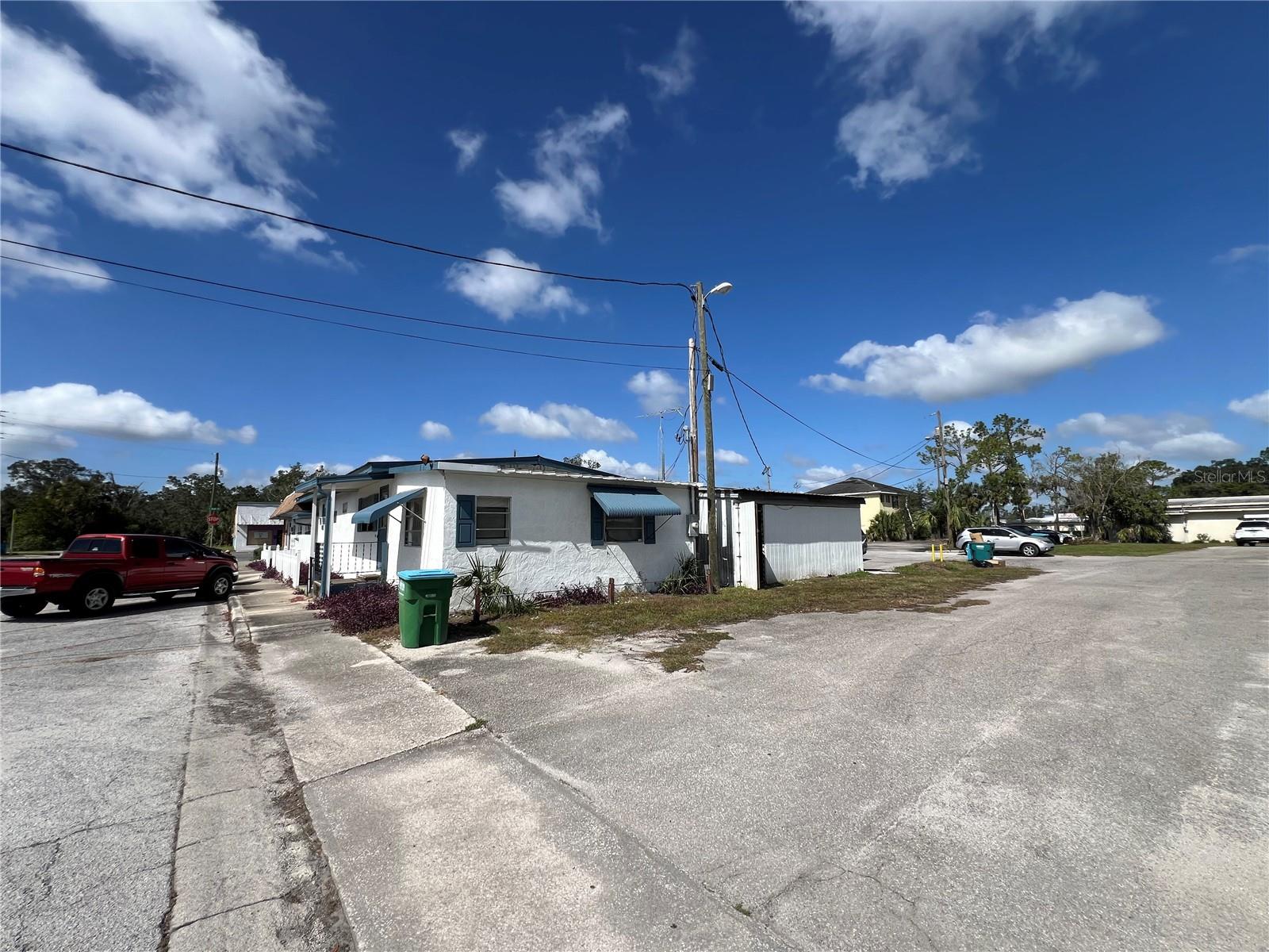 2 SE 1ST ST, CHIEFLAND, FL, 32626