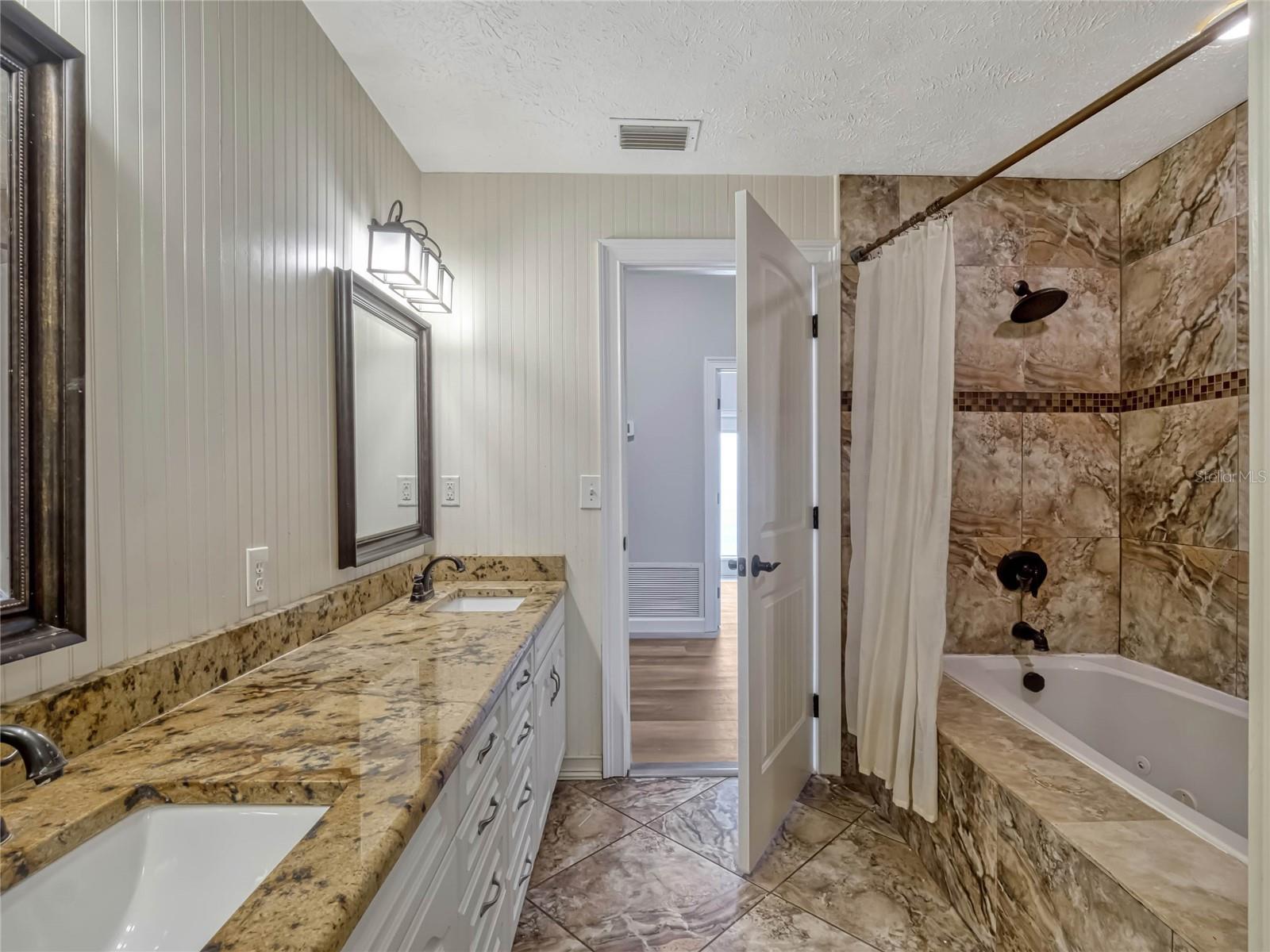335 WOODRIDGE DR, GENEVA, FL, 32732