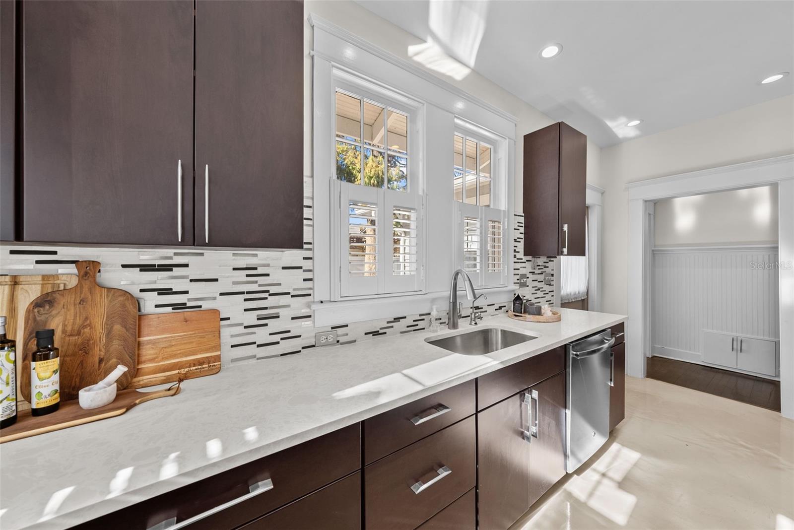 2110 W SOUTHVIEW AVE, TAMPA, FL, 33606