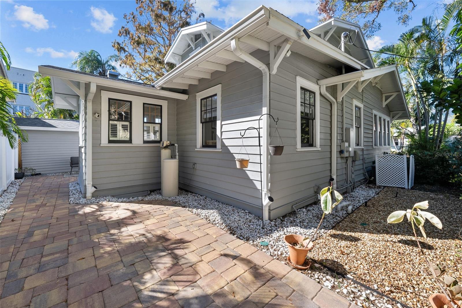 2110 W SOUTHVIEW AVE, TAMPA, FL, 33606