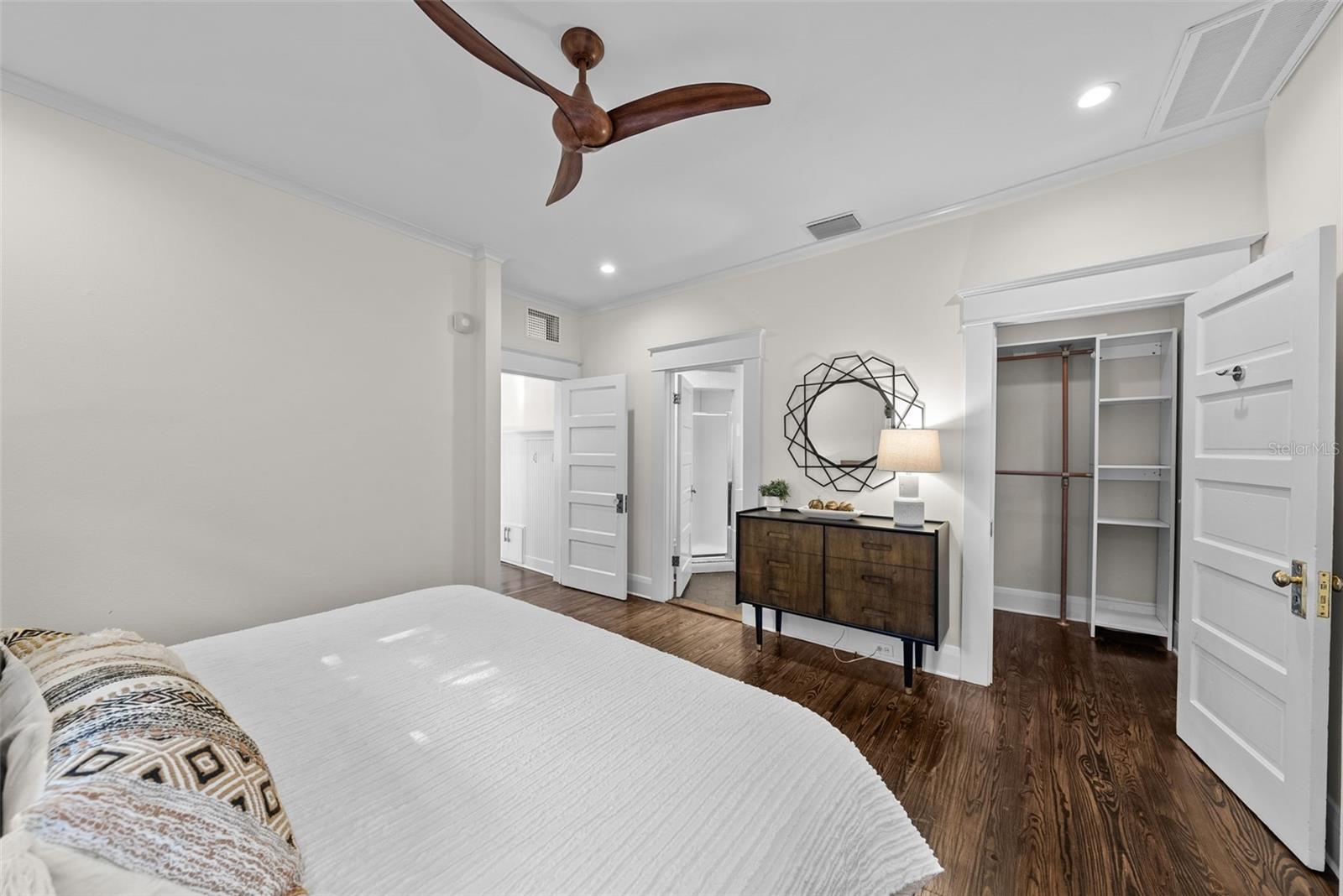 2110 W SOUTHVIEW AVE, TAMPA, FL, 33606