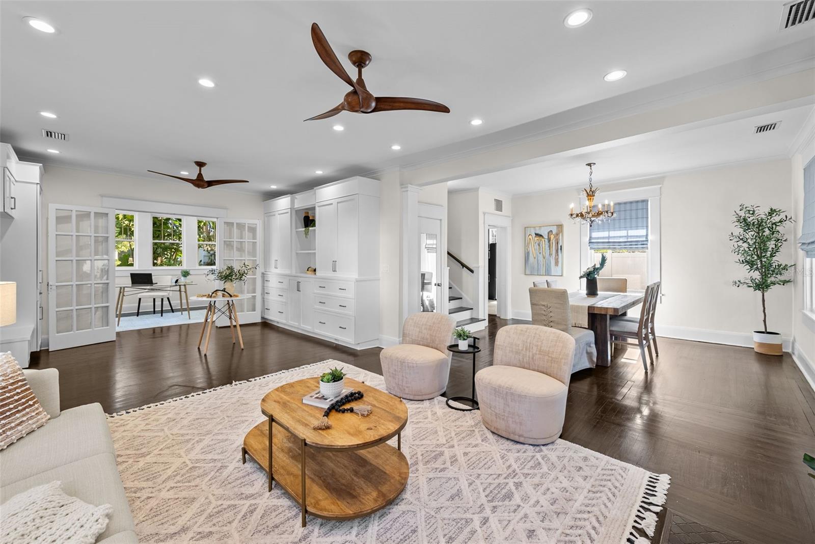 2110 W SOUTHVIEW AVE, TAMPA, FL, 33606