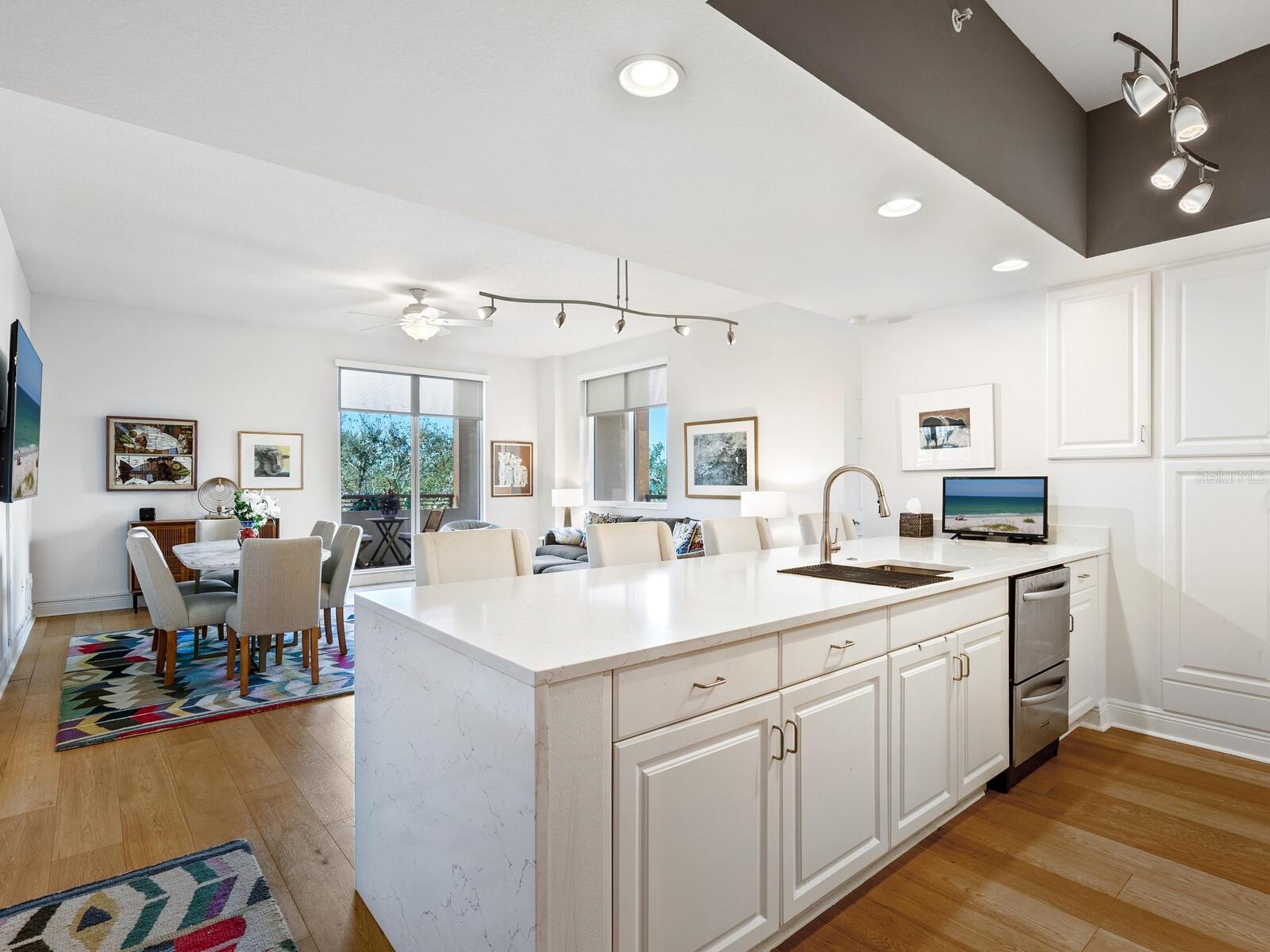 800 N TAMIAMI TRL #201, SARASOTA, FL, 34236