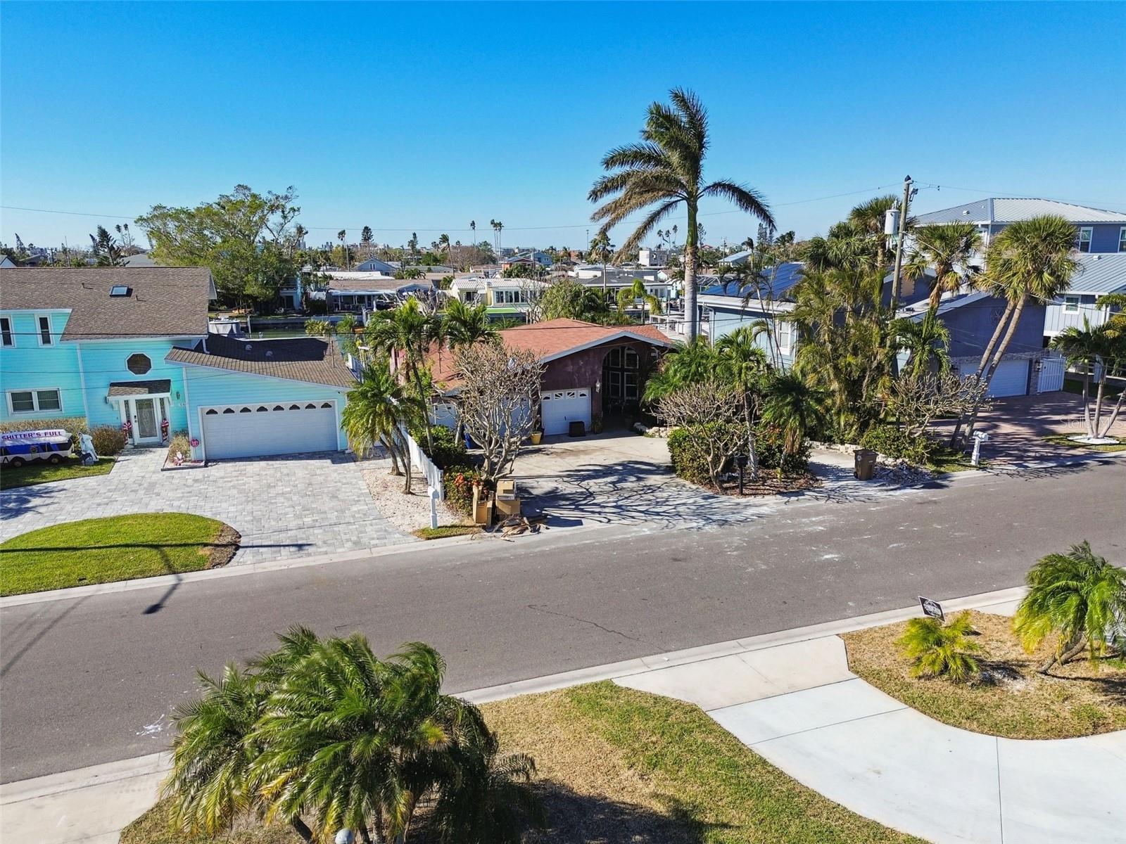 545 LILLIAN DR, MADEIRA BEACH, FL, 33708