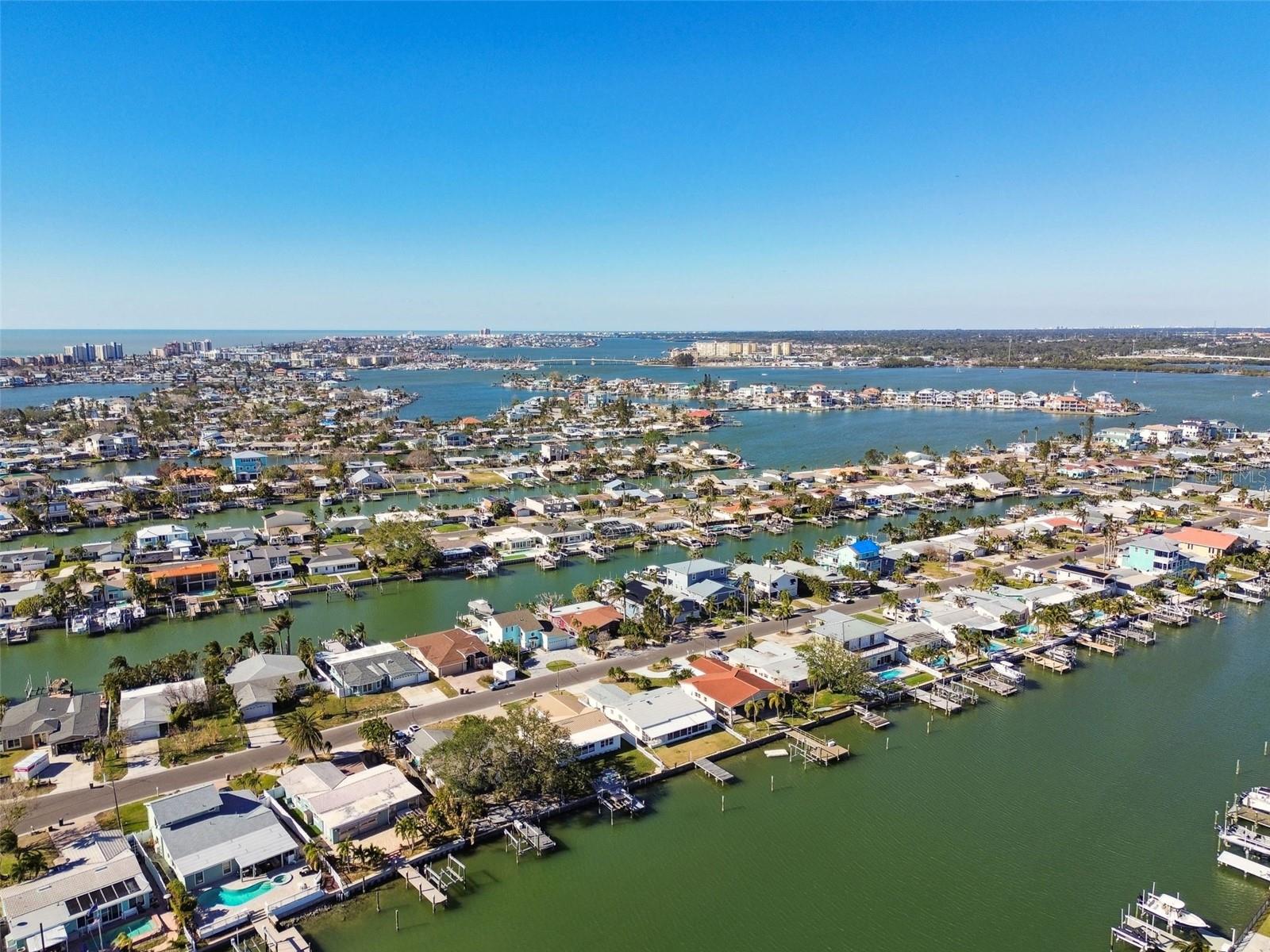 545 LILLIAN DR, MADEIRA BEACH, FL, 33708