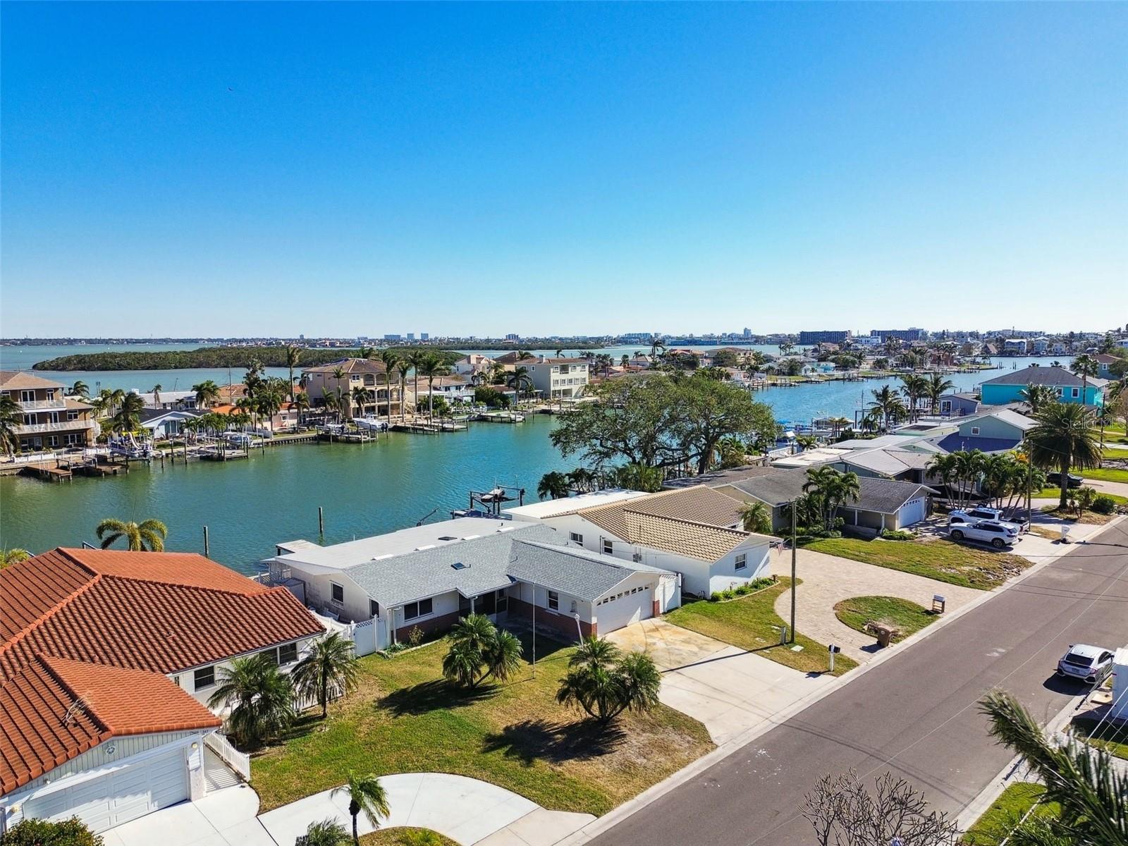 545 LILLIAN DR, MADEIRA BEACH, FL, 33708
