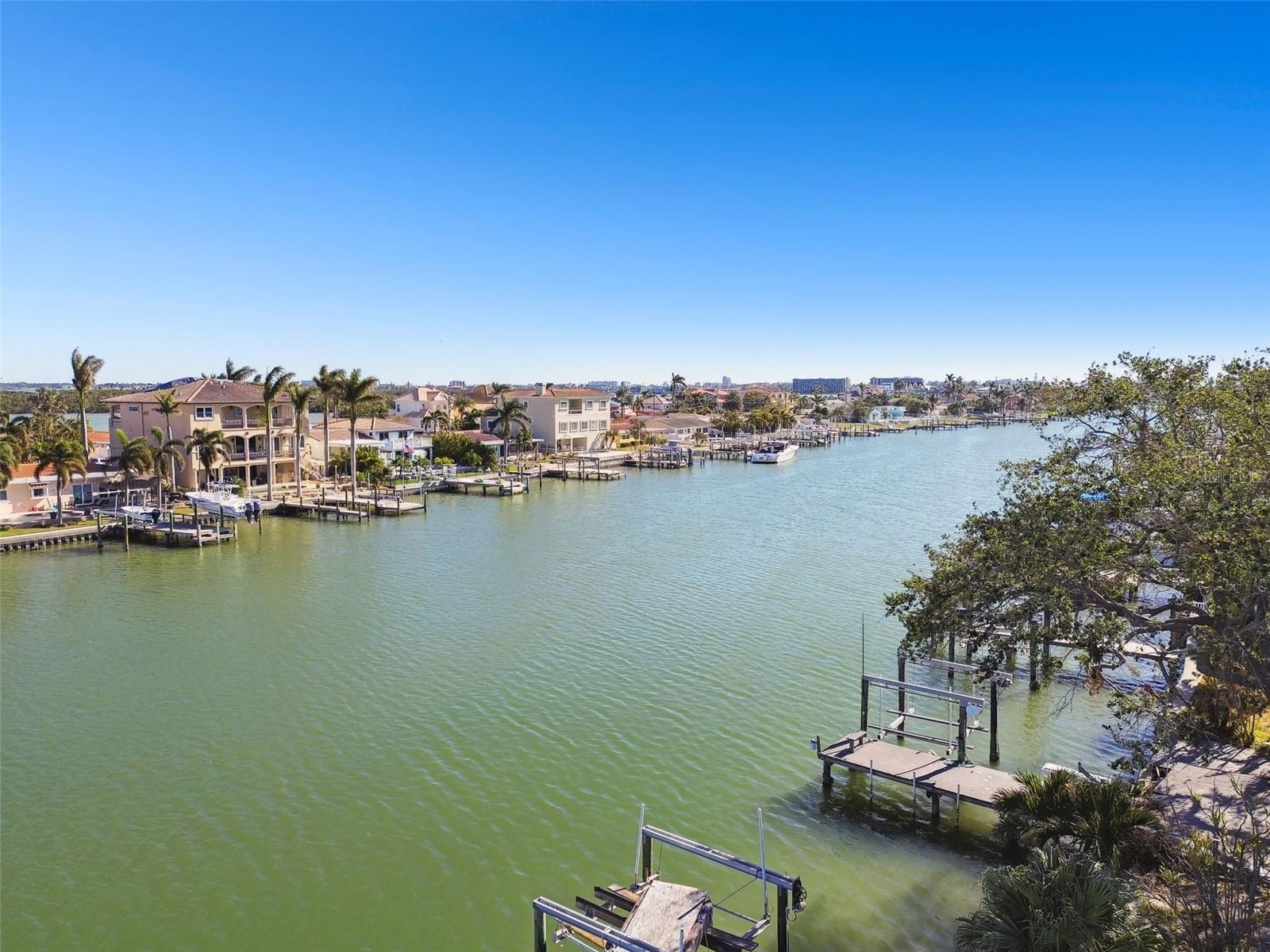 545 LILLIAN DR, MADEIRA BEACH, FL, 33708