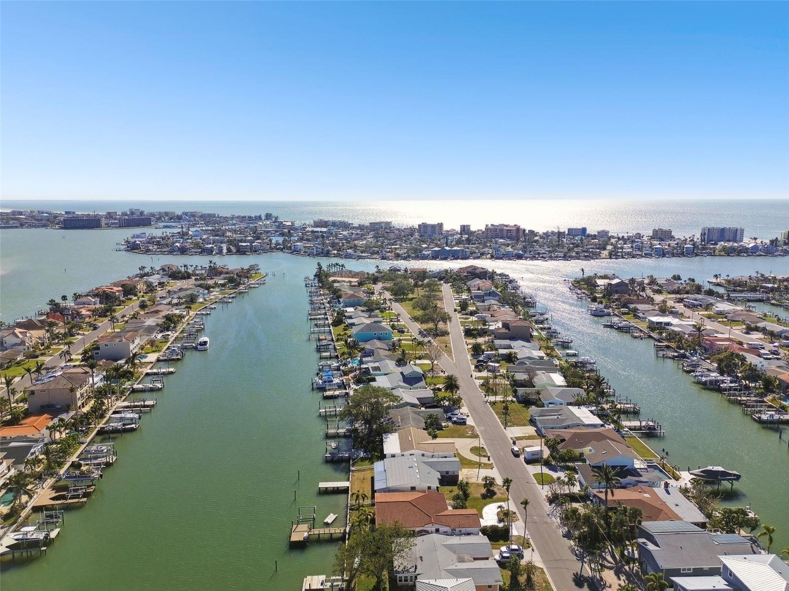 545 LILLIAN DR, MADEIRA BEACH, FL, 33708