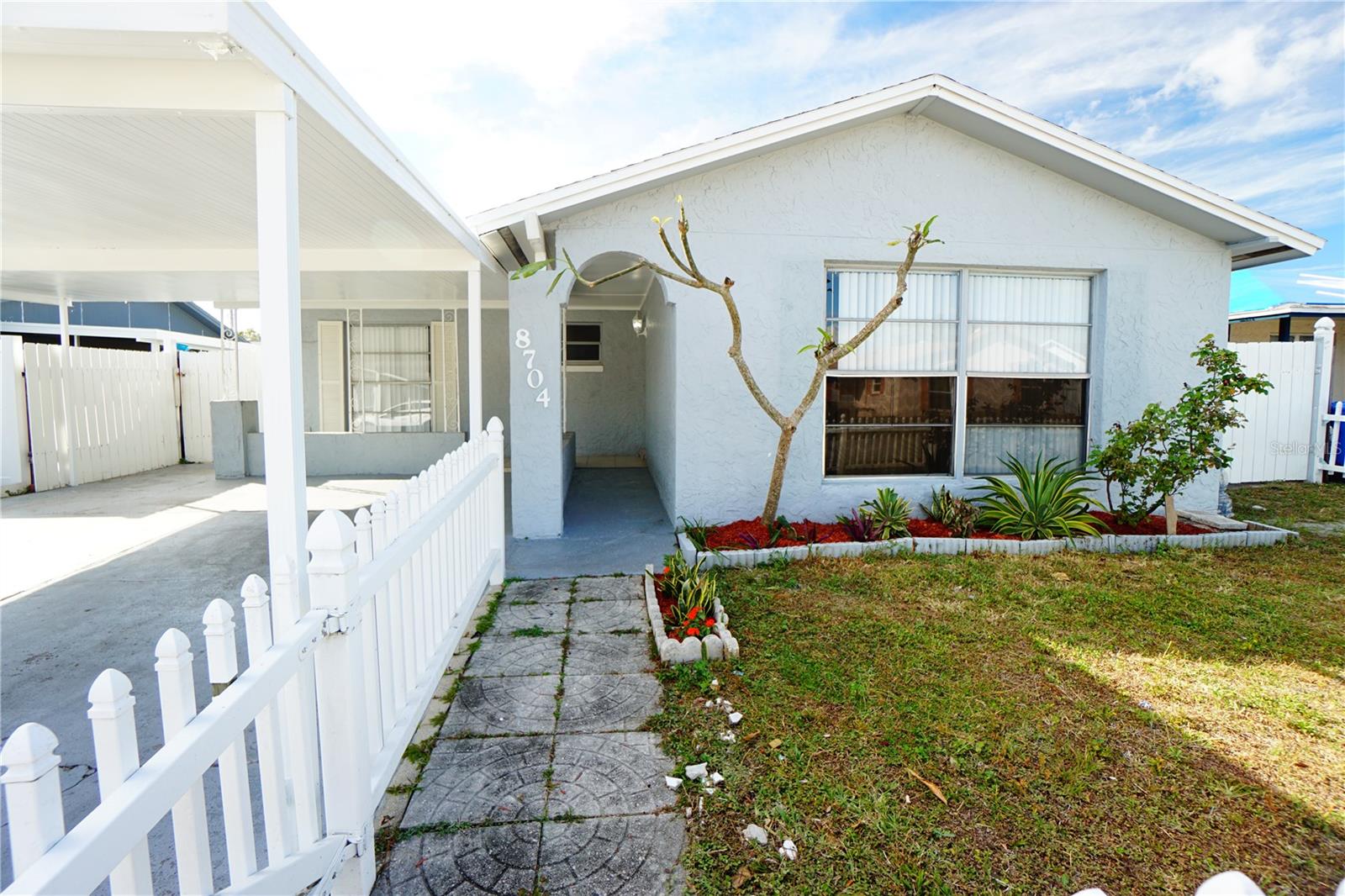8704 LEEWARD DR, TAMPA, FL, 33634
