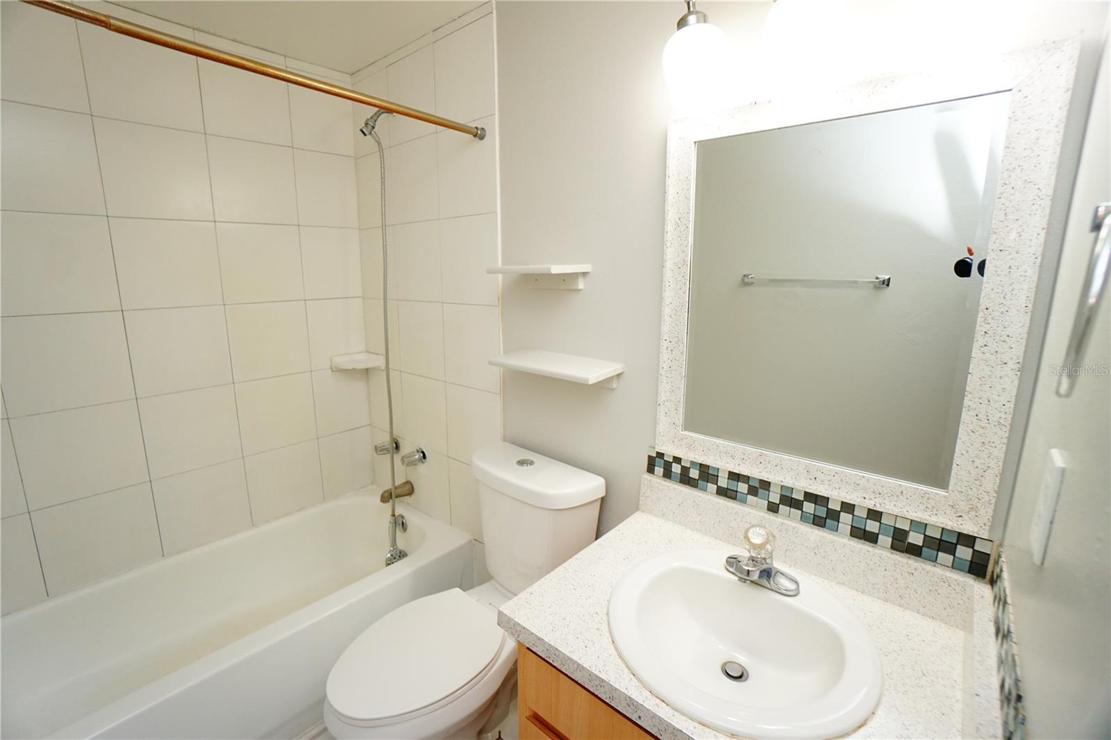 8704 LEEWARD DR, TAMPA, FL, 33634