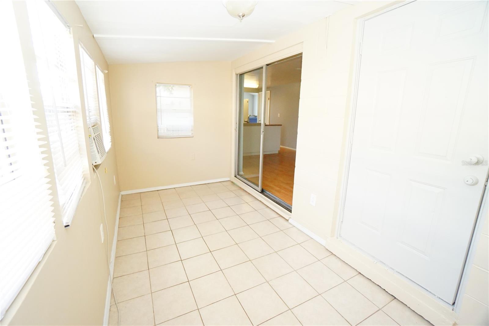 8704 LEEWARD DR, TAMPA, FL, 33634