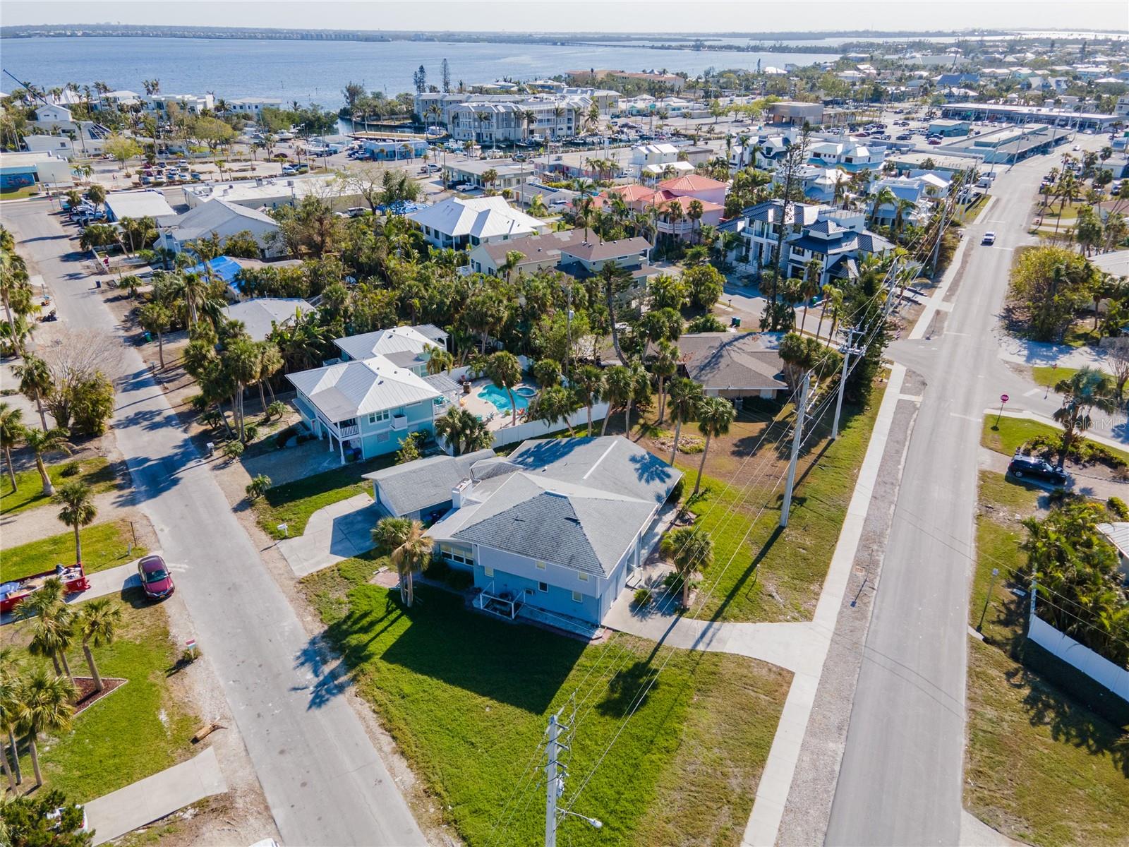 5607 HOLMES BLVD, HOLMES BEACH, FL, 34217