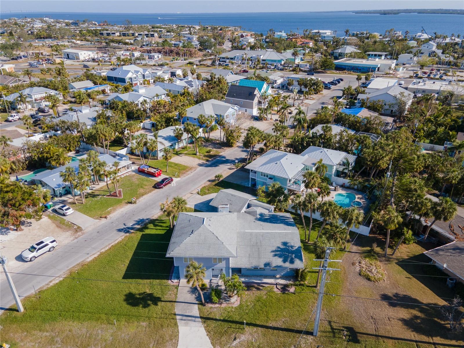 5607 HOLMES BLVD, HOLMES BEACH, FL, 34217
