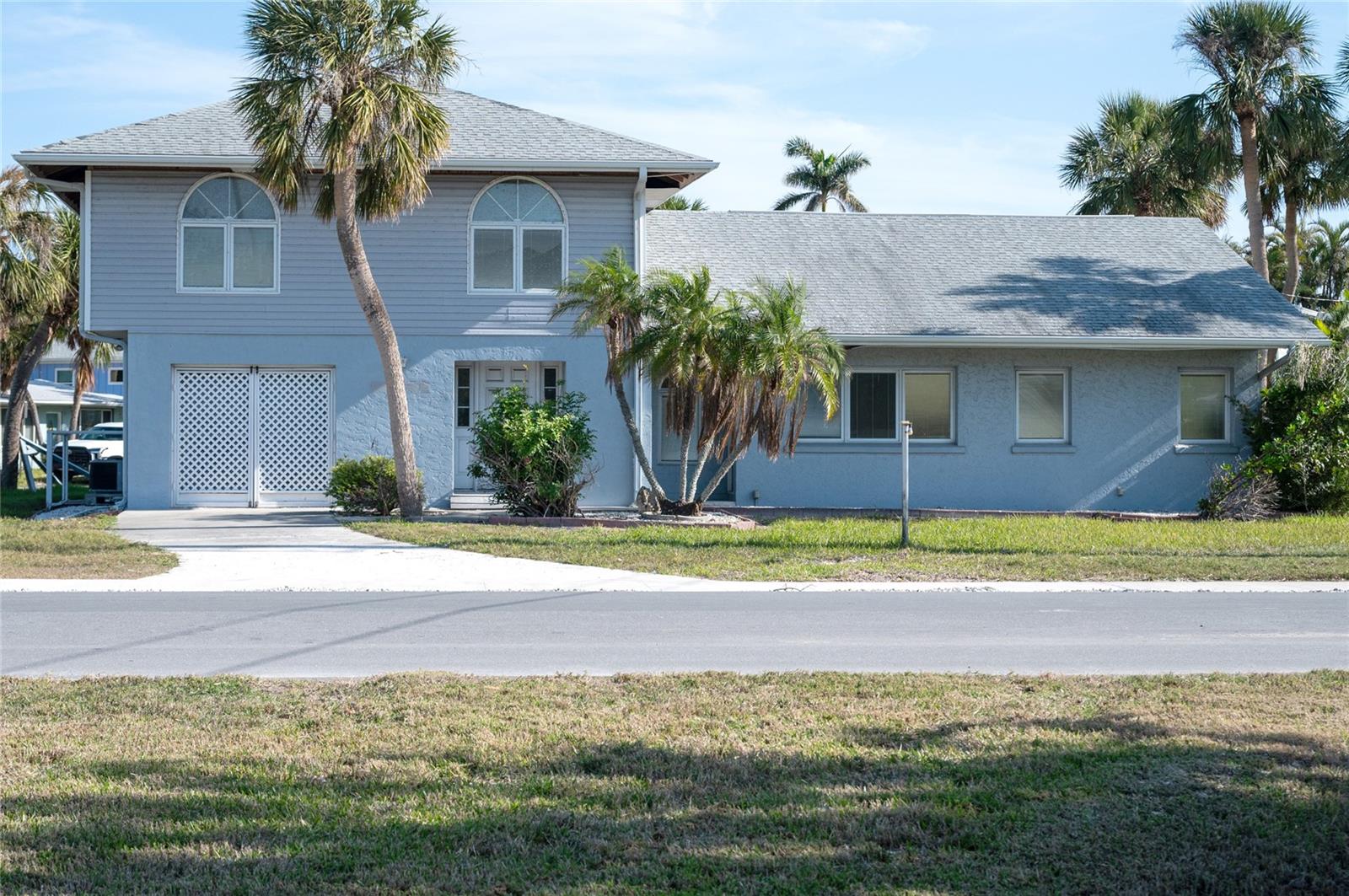 5607 HOLMES BLVD, HOLMES BEACH, FL, 34217