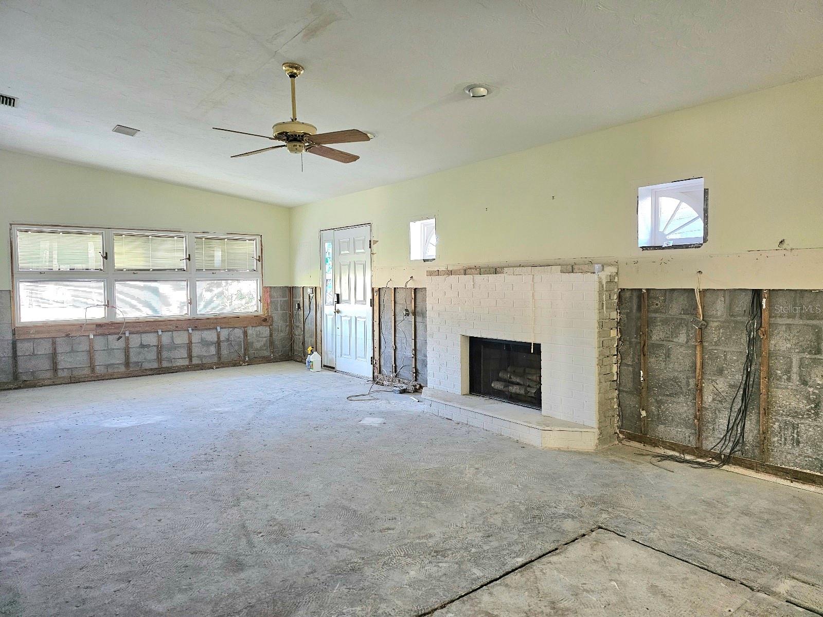 5607 HOLMES BLVD, HOLMES BEACH, FL, 34217