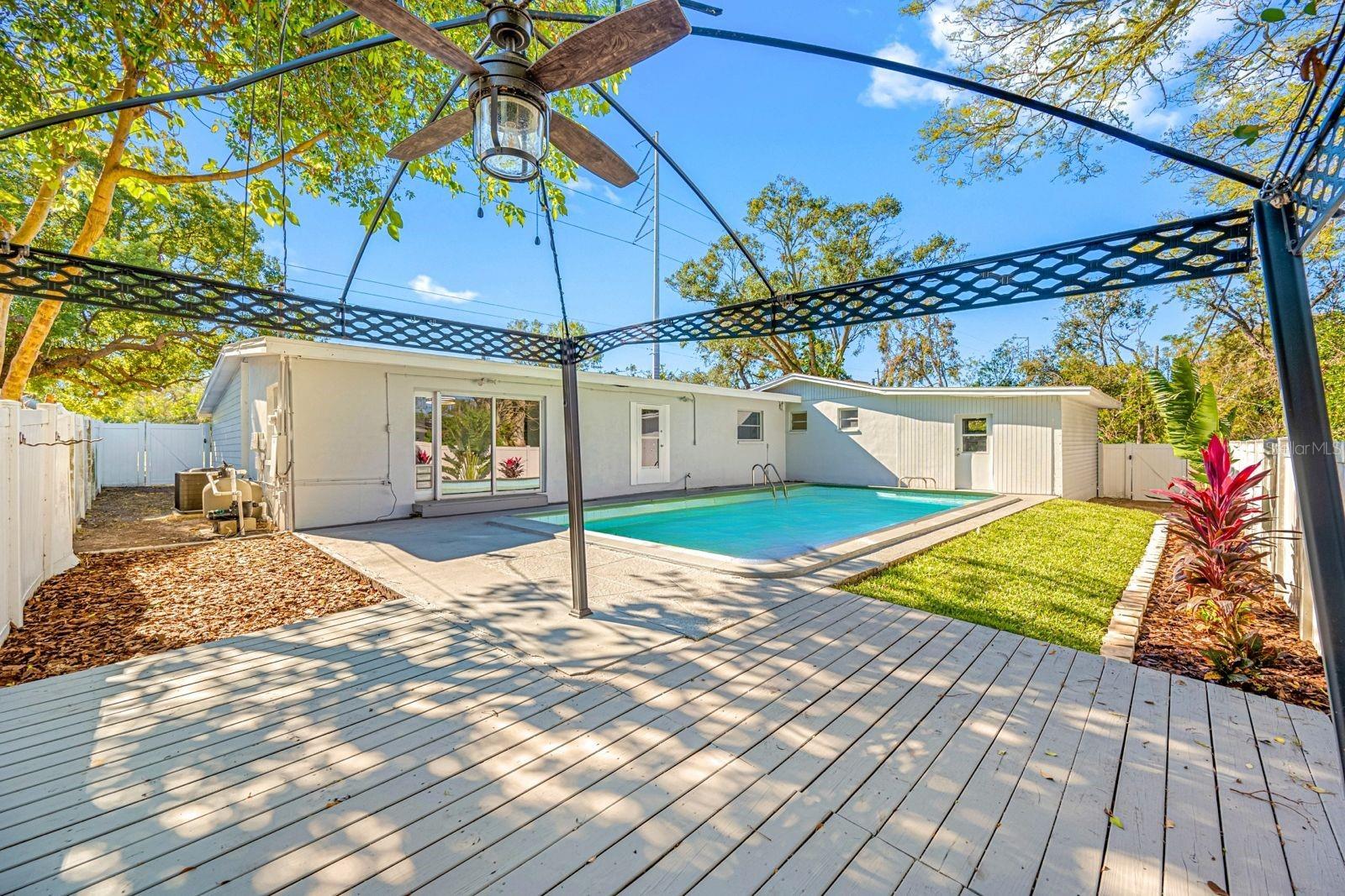 1400 LAKEVIEW RD, CLEARWATER, FL, 33756