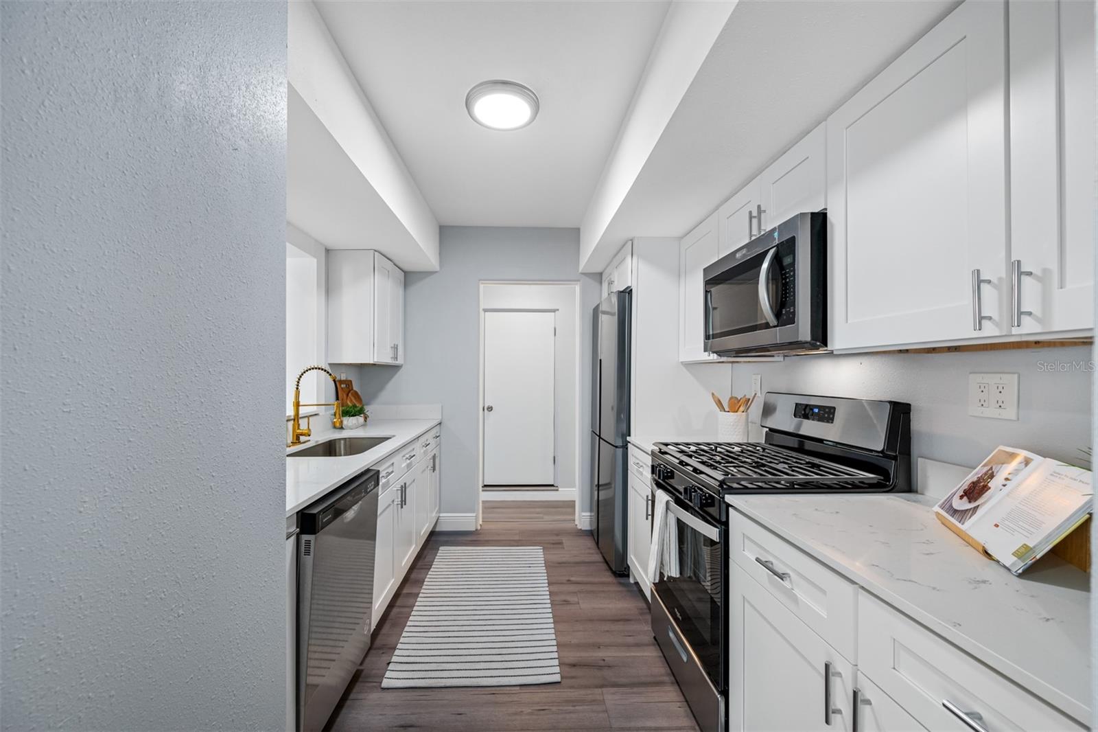 1400 LAKEVIEW RD, CLEARWATER, FL, 33756