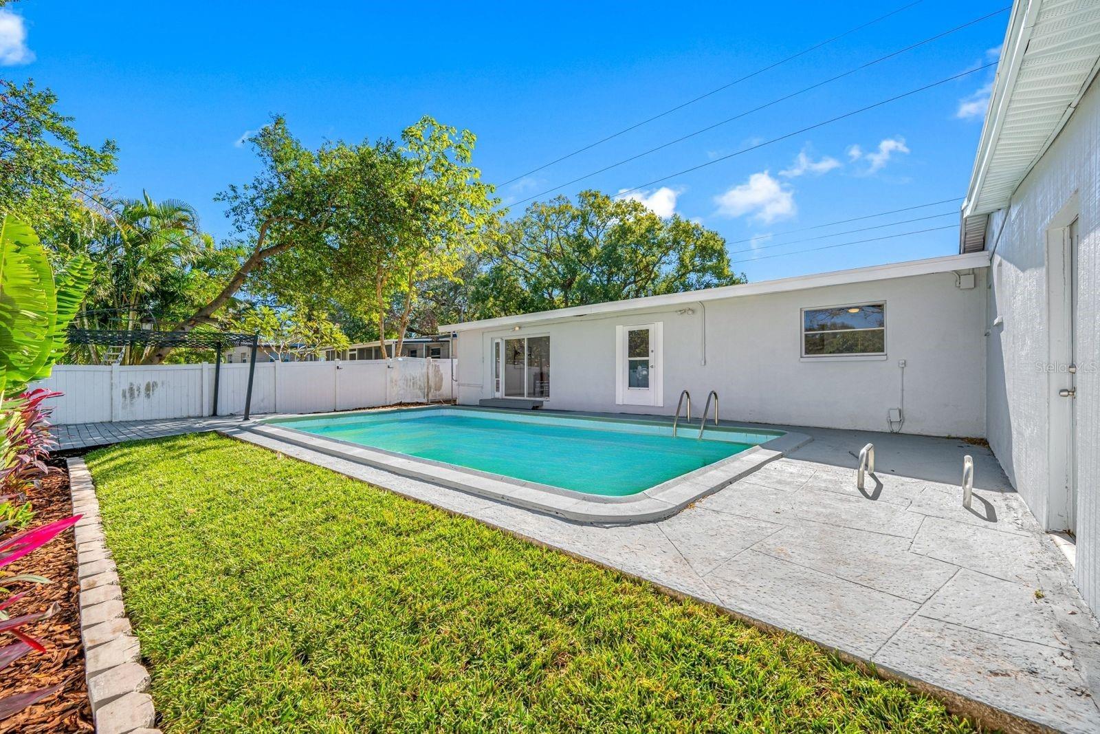 1400 LAKEVIEW RD, CLEARWATER, FL, 33756