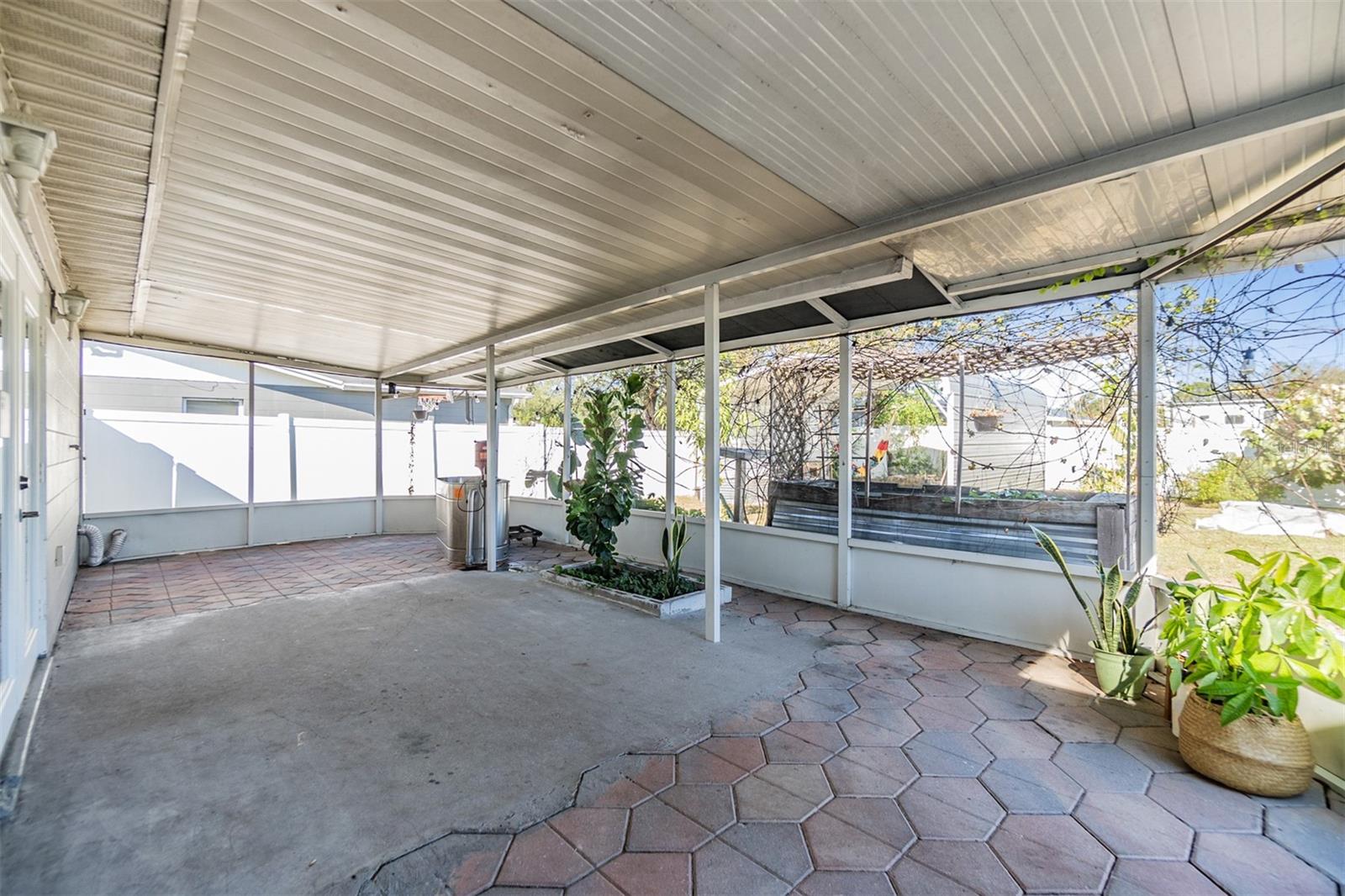 1540 DOLPHIN DR, LAKELAND, FL, 33801