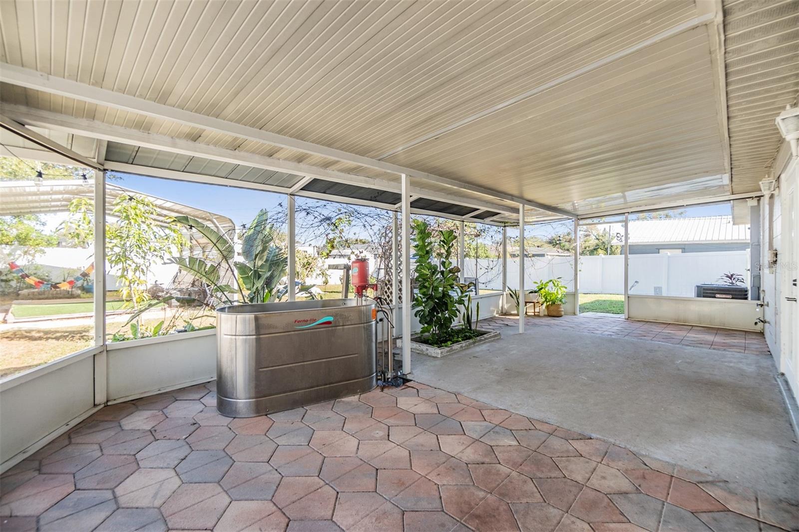 1540 DOLPHIN DR, LAKELAND, FL, 33801