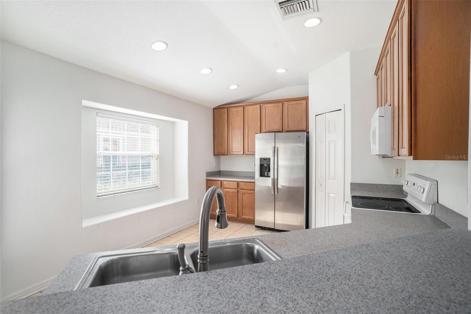 5722 AUTUMN SHIRE DR, ZEPHYRHILLS, FL, 33541