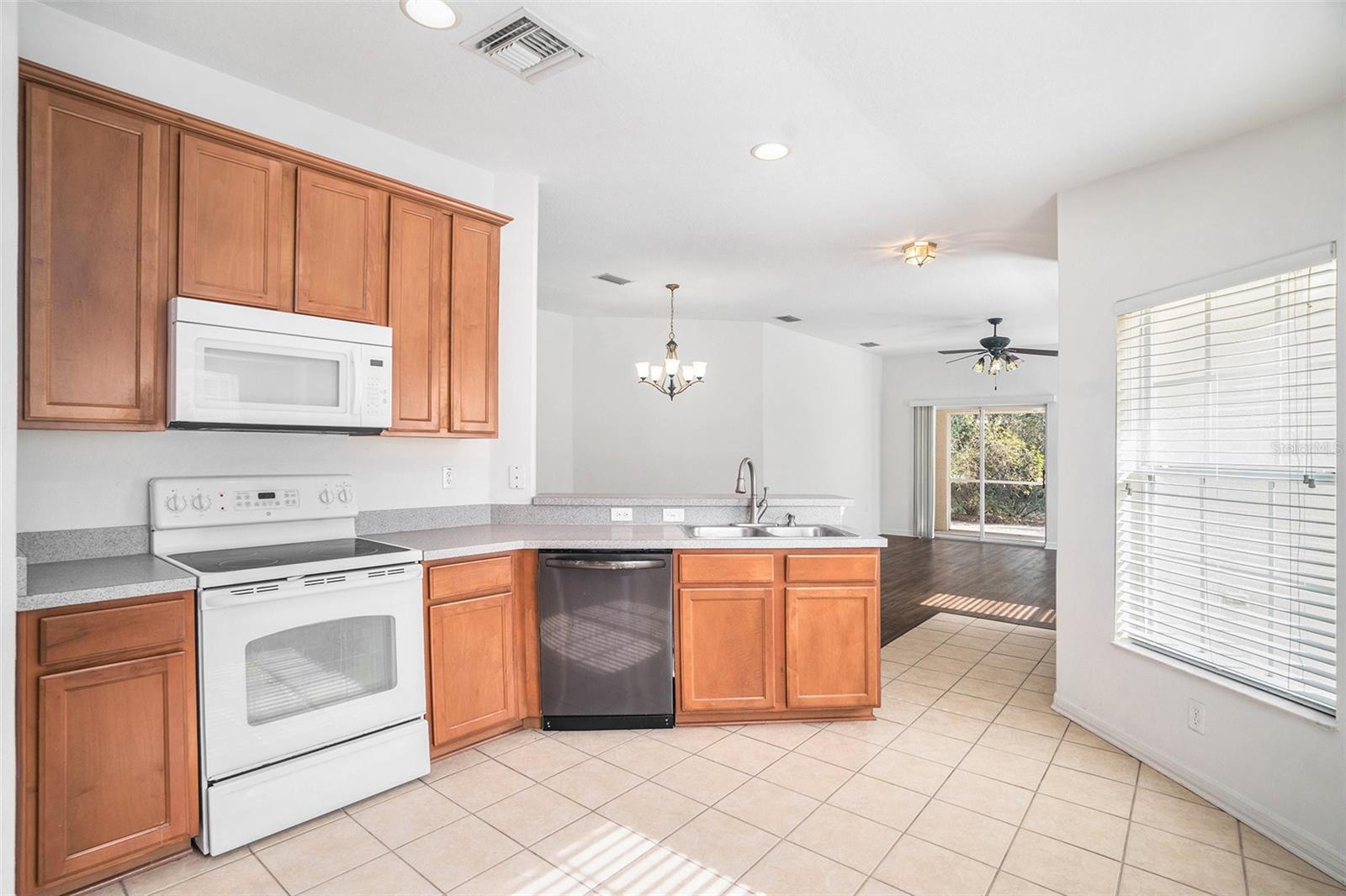 5722 AUTUMN SHIRE DR, ZEPHYRHILLS, FL, 33541