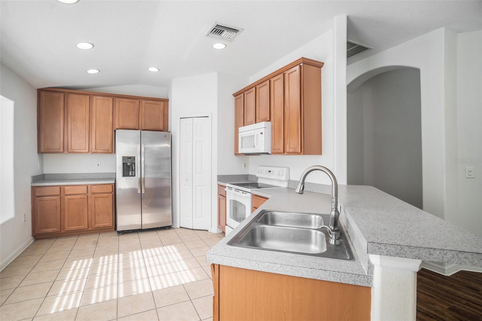 5722 AUTUMN SHIRE DR, ZEPHYRHILLS, FL, 33541