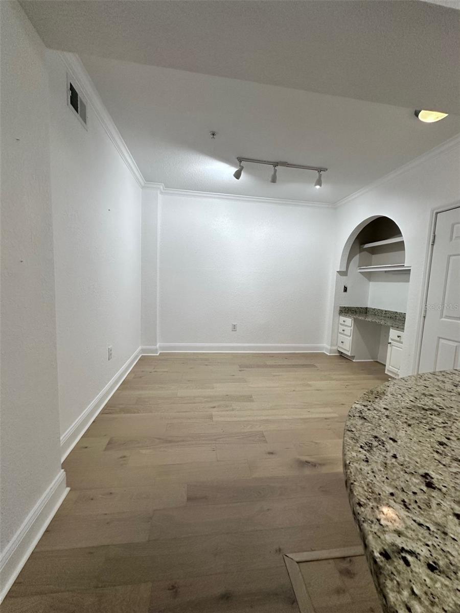 911 N ORANGE AVE #211, ORLANDO, FL, 32801
