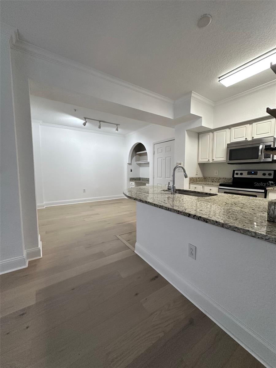 911 N ORANGE AVE #211, ORLANDO, FL, 32801