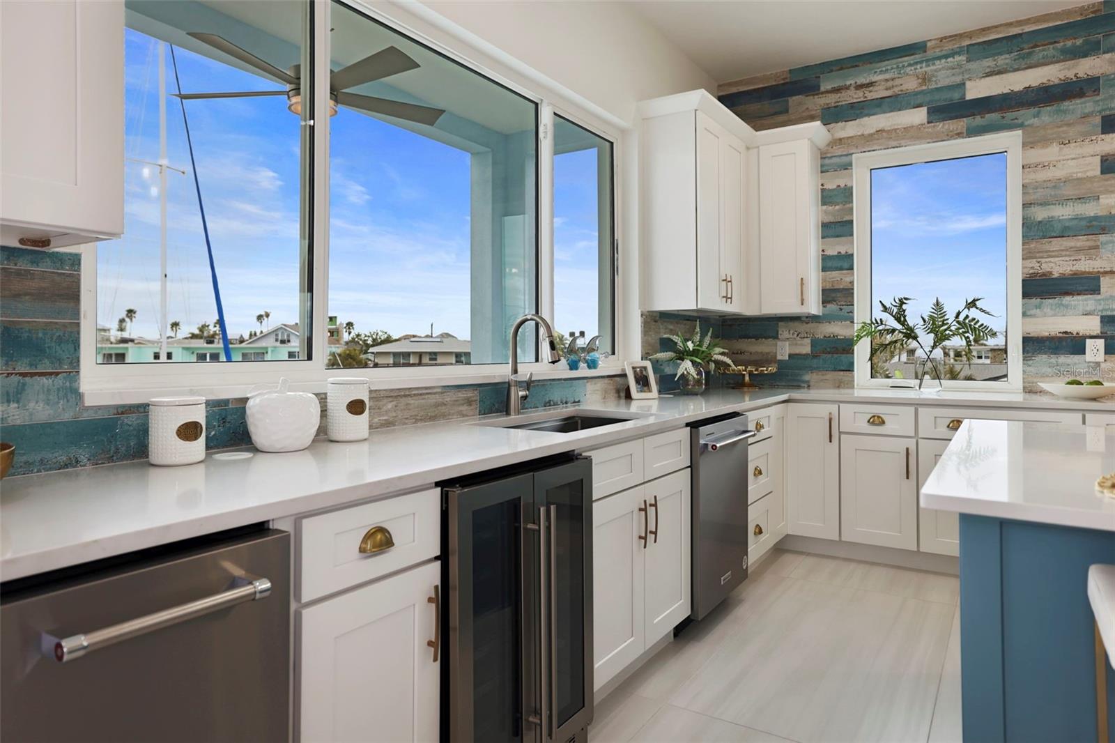 326 129TH AVE E, MADEIRA BEACH, FL, 33708