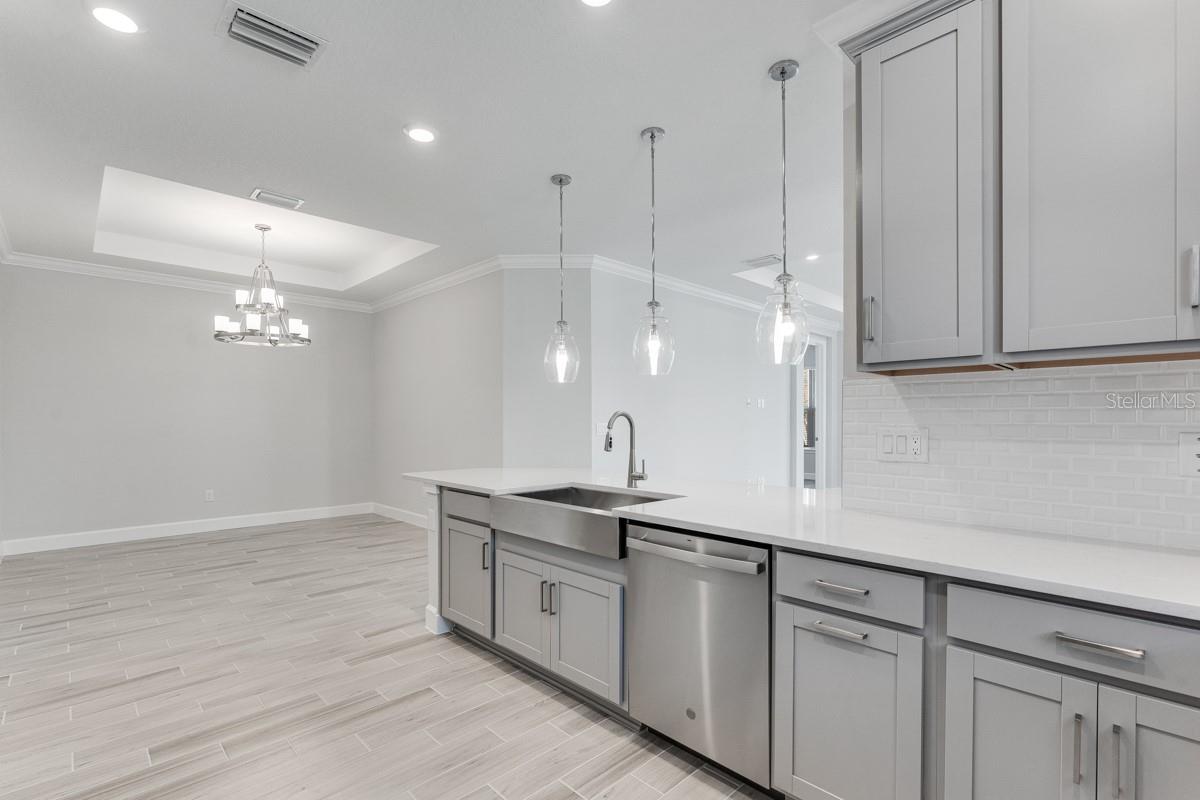 8113 MOONBEAM AVE, SARASOTA, FL, 34241