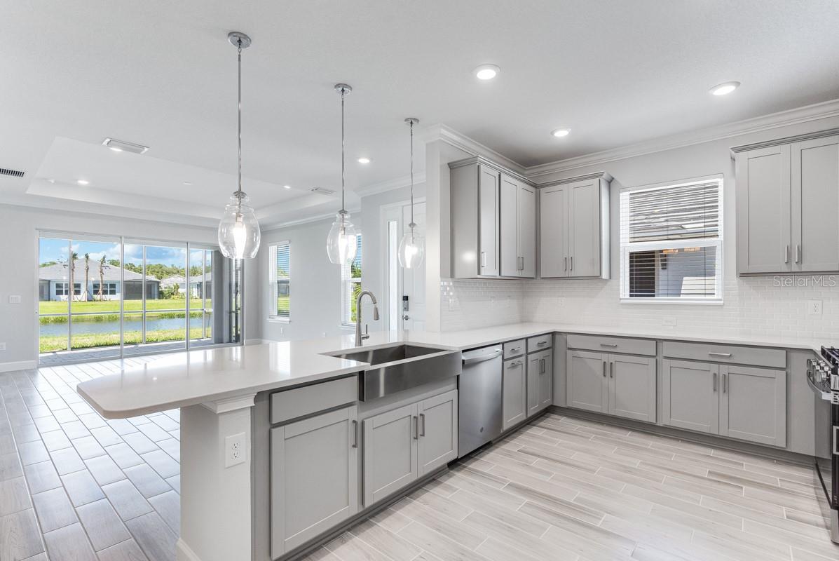 8113 MOONBEAM AVE, SARASOTA, FL, 34241