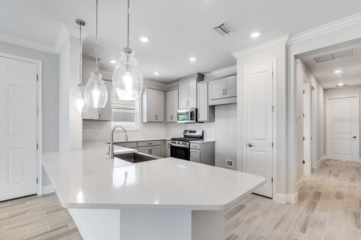8113 MOONBEAM AVE, SARASOTA, FL, 34241