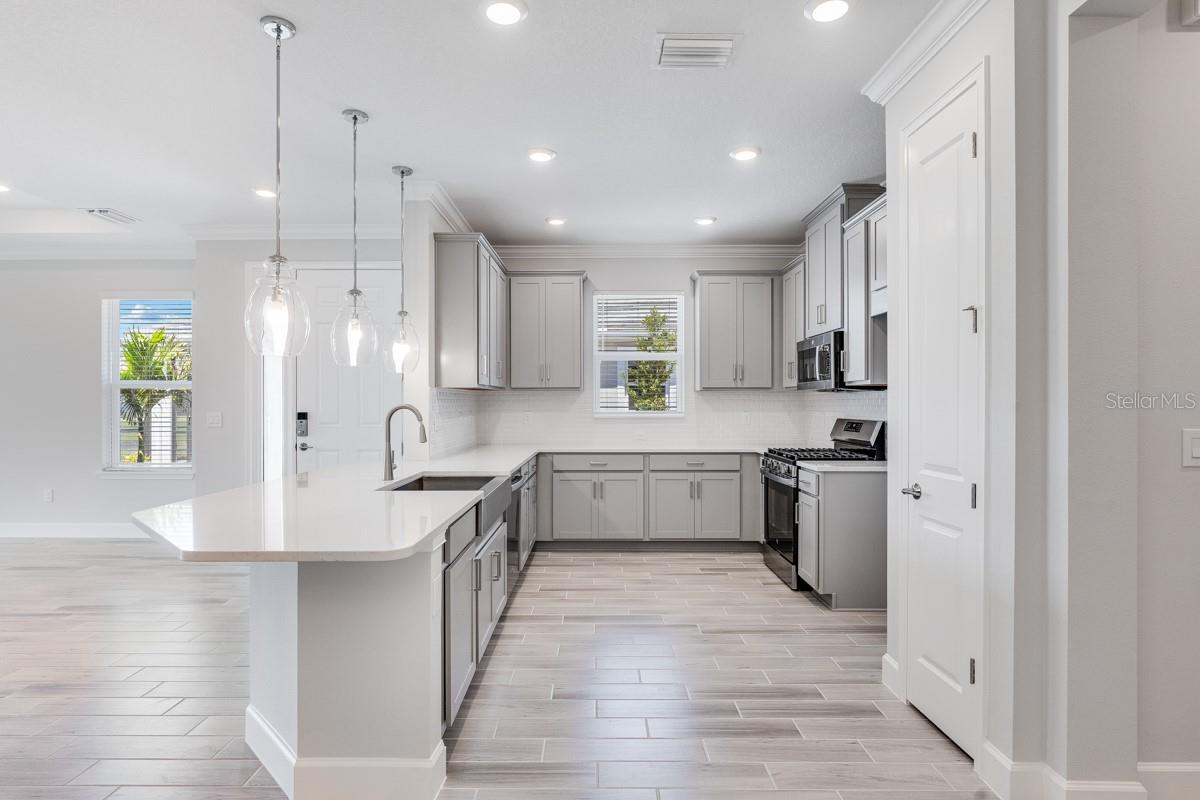 8113 MOONBEAM AVE, SARASOTA, FL, 34241