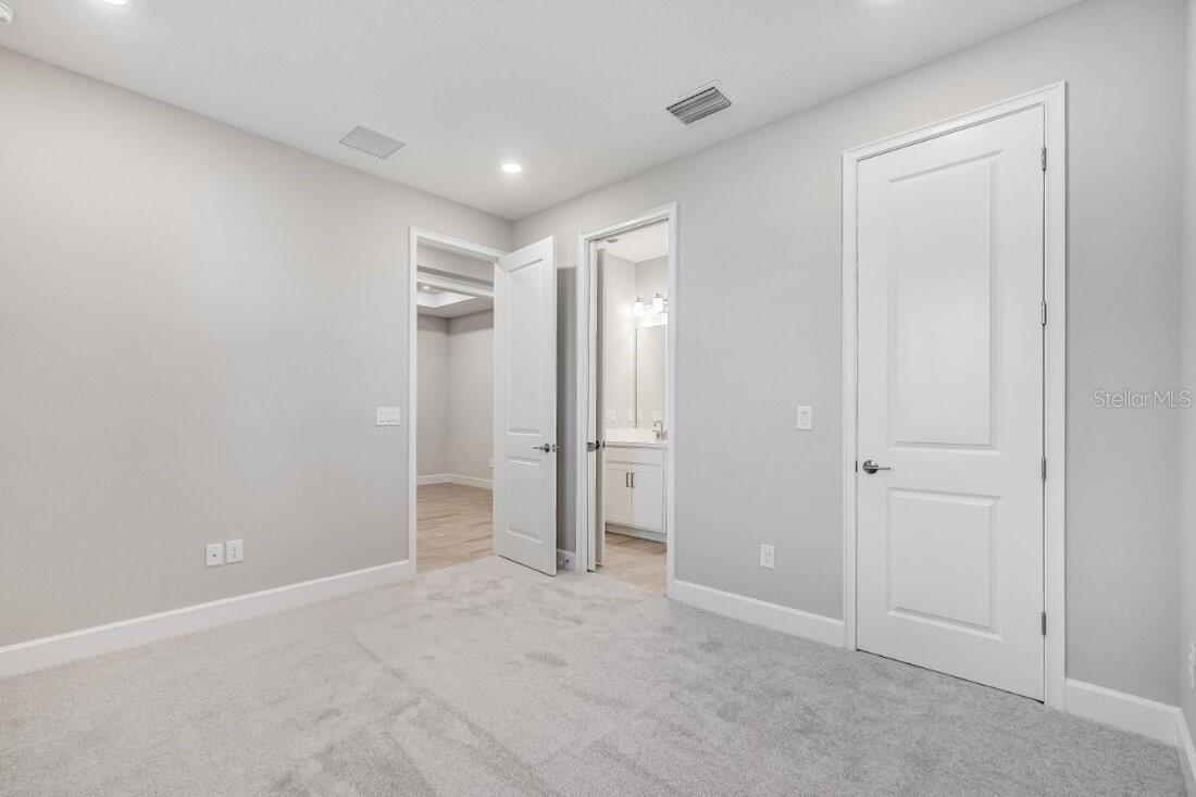 8105 MOONBEAM AVE, SARASOTA, FL, 34241