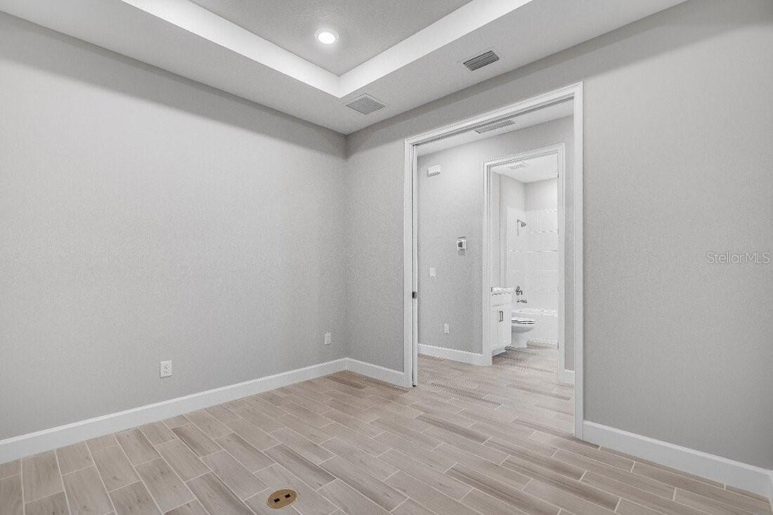 8105 MOONBEAM AVE, SARASOTA, FL, 34241